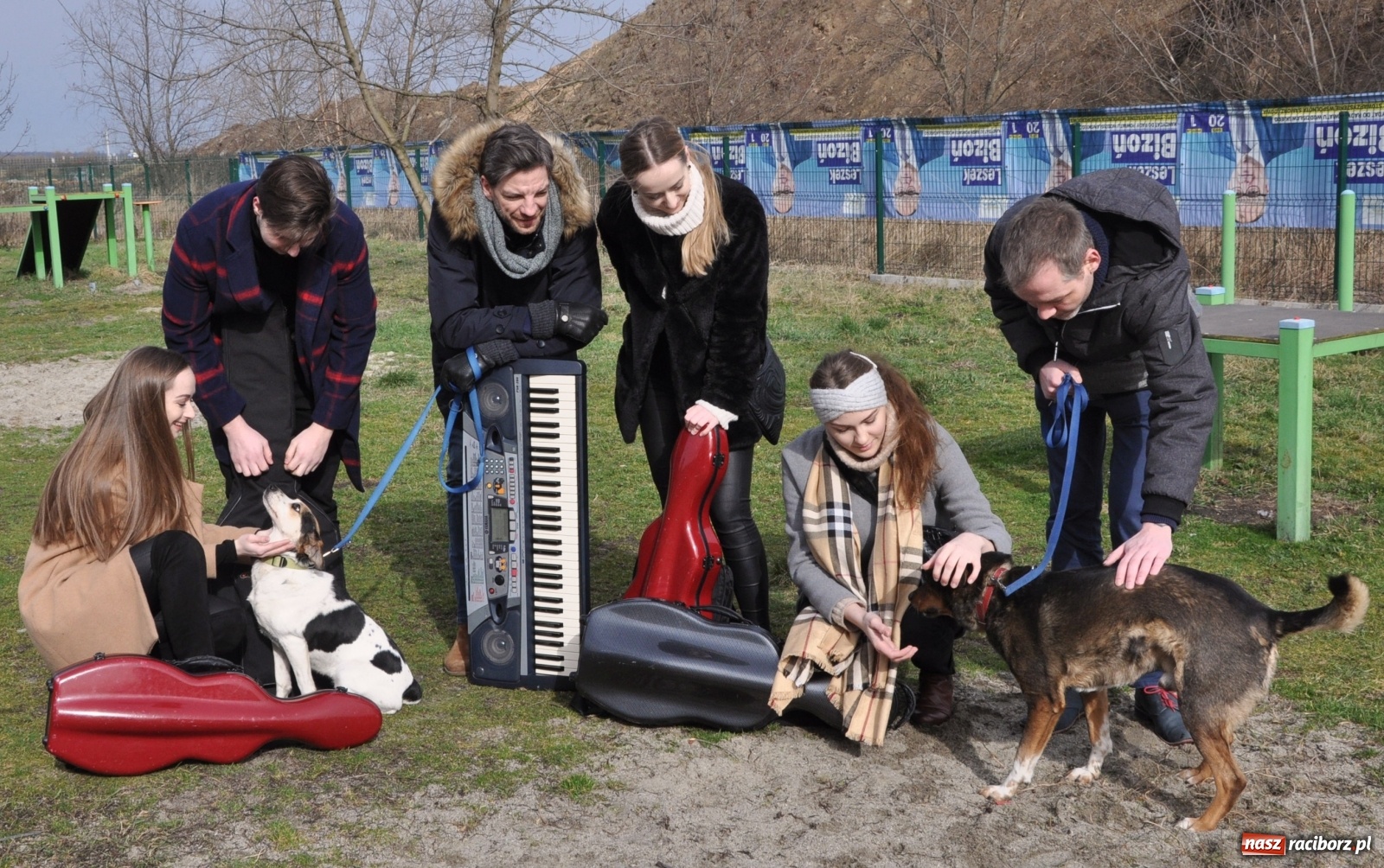 Zdjęcie w galerii na portalu naszraciborz.pl: Raciborscy artyści dla raciborskiego schroniska wiadomości z regionu