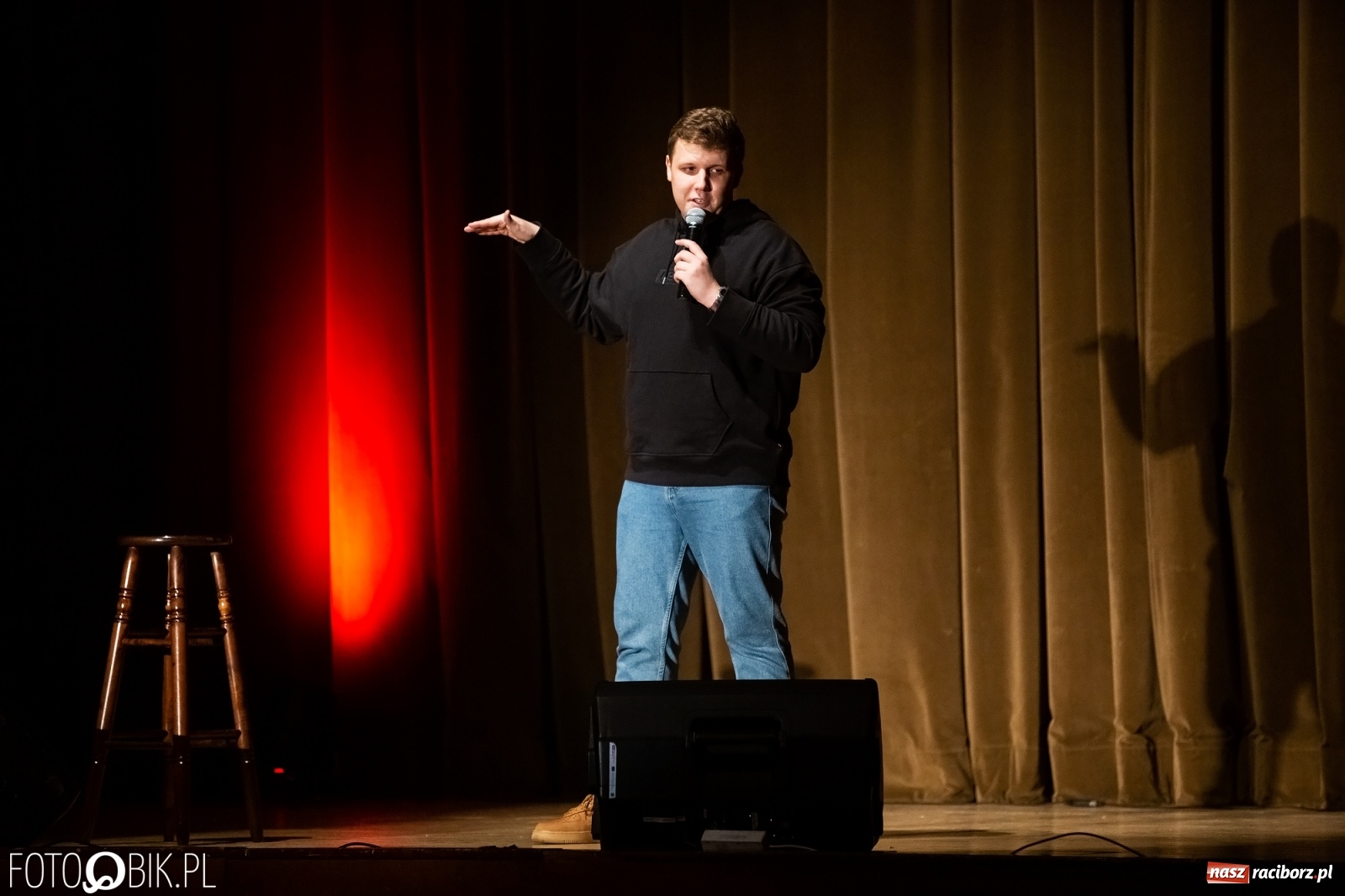 Zdjęcie w galerii na portalu naszraciborz.pl: Stand-uper Abelard Giza wystąpił w RCK wiadomości z regionu