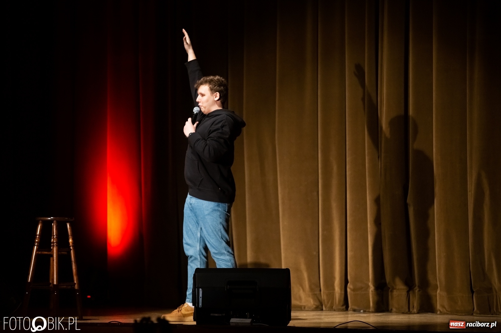 Zdjęcie w galerii na portalu naszraciborz.pl: Stand-uper Abelard Giza wystąpił w RCK wiadomości z regionu