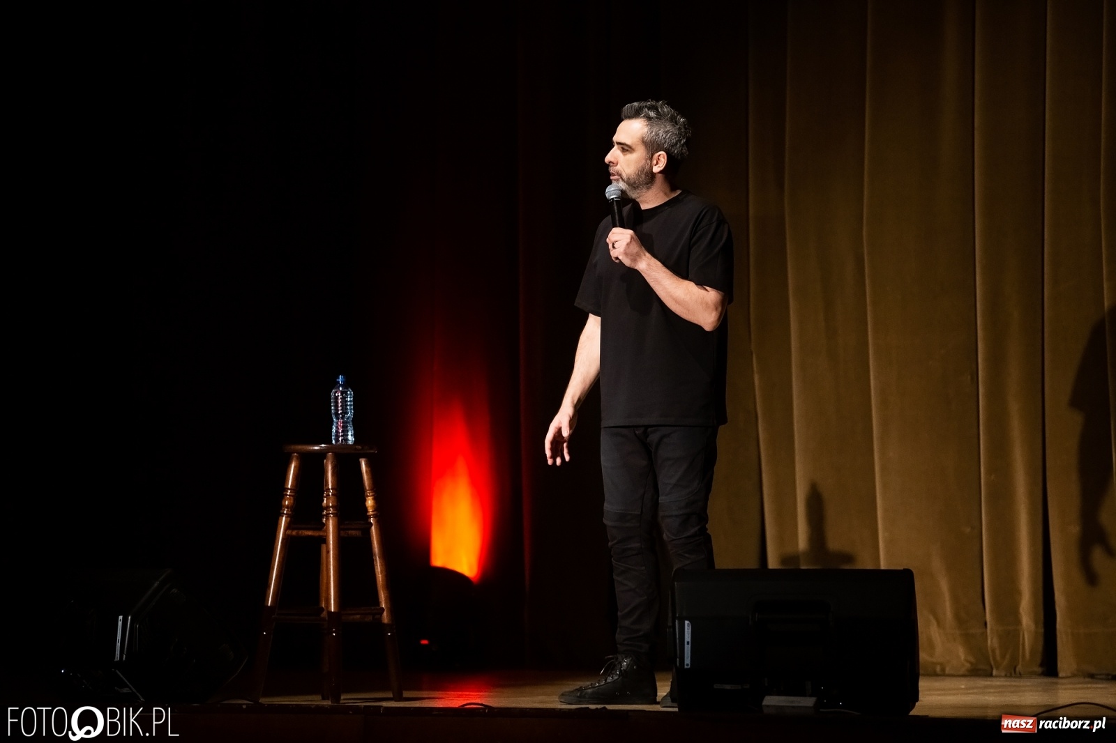 Zdjęcie w galerii na portalu naszraciborz.pl: Stand-uper Abelard Giza wystąpił w RCK wiadomości z regionu