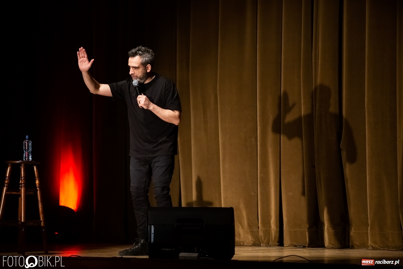 Zdjęcie w galerii na portalu naszraciborz.pl: Stand-uper Abelard Giza wystąpił w RCK wiadomości z regionu