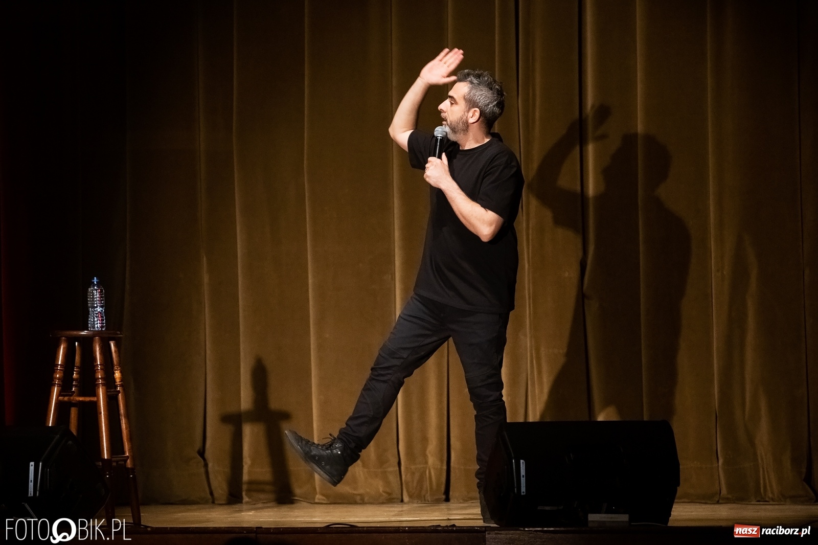 Zdjęcie w galerii na portalu naszraciborz.pl: Stand-uper Abelard Giza wystąpił w RCK wiadomości z regionu