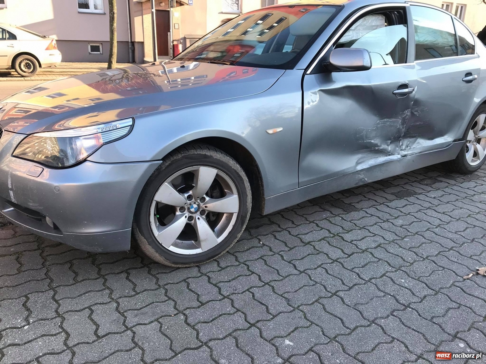 Zdjęcie w galerii na portalu naszraciborz.pl: Raport 998. BMW i volvo zderzyły się przy Opawskiej [FOTO] wiadomości z regionu
