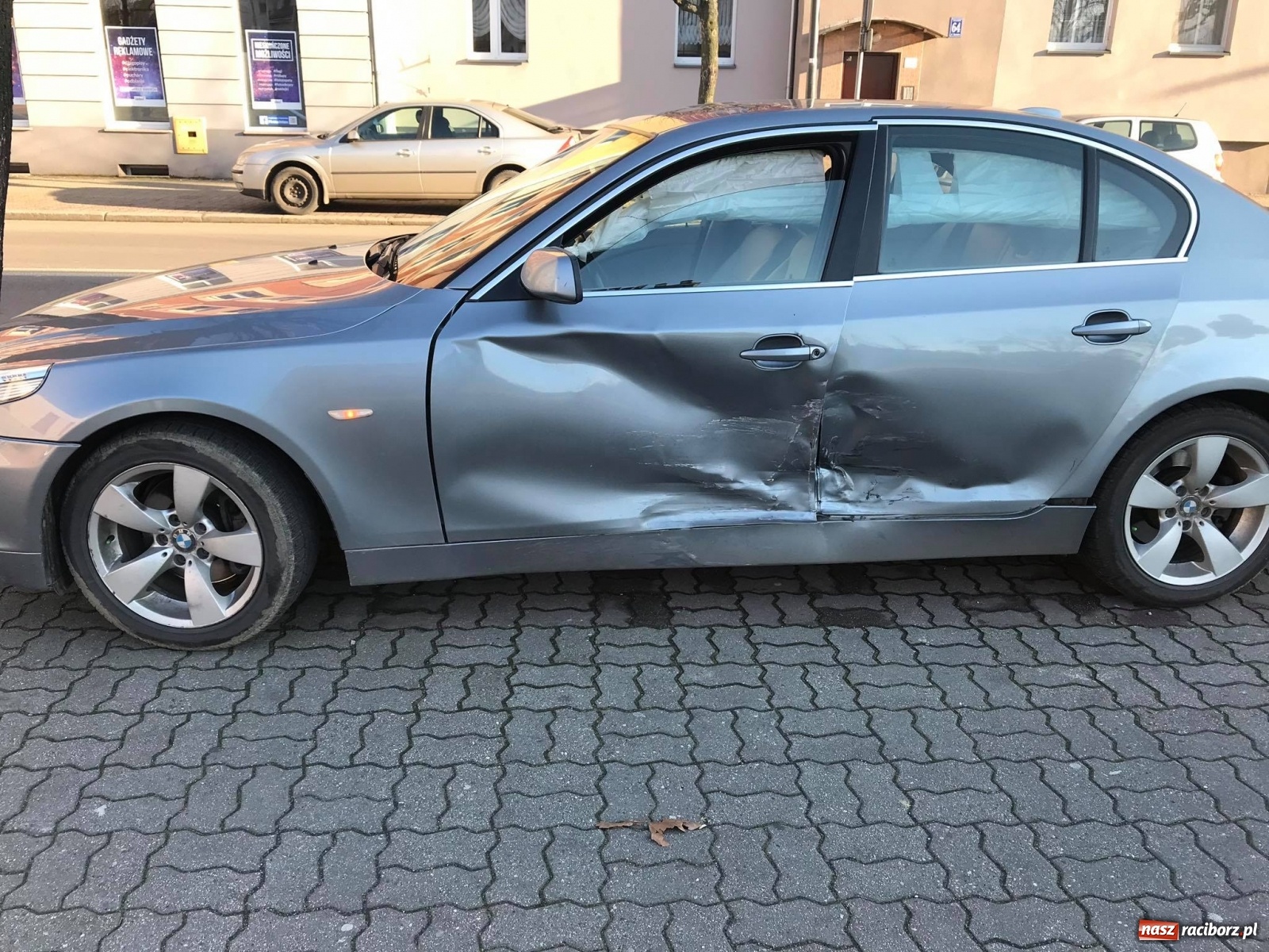 Zdjęcie w galerii na portalu naszraciborz.pl: Raport 998. BMW i volvo zderzyły się przy Opawskiej [FOTO] wiadomości z regionu
