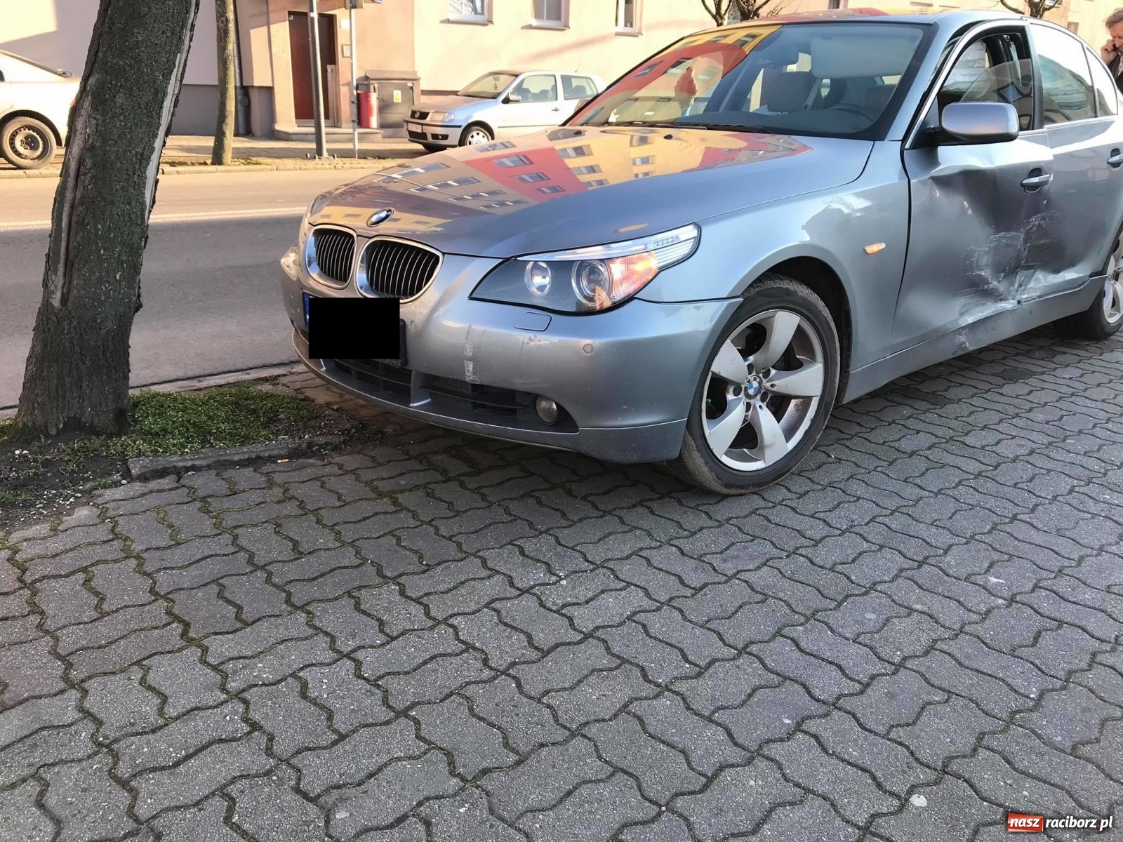 Zdjęcie w galerii na portalu naszraciborz.pl: Raport 998. BMW i volvo zderzyły się przy Opawskiej [FOTO] wiadomości z regionu