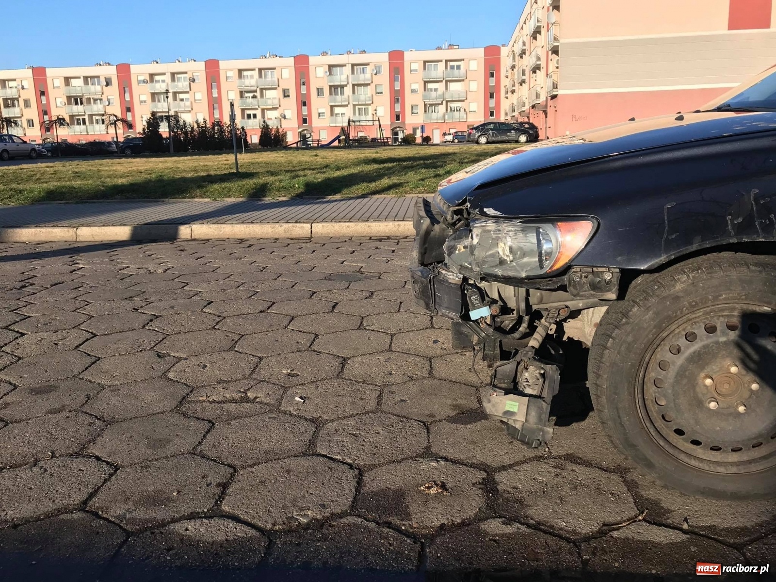 Zdjęcie w galerii na portalu naszraciborz.pl: Raport 998. BMW i volvo zderzyły się przy Opawskiej [FOTO] wiadomości z regionu