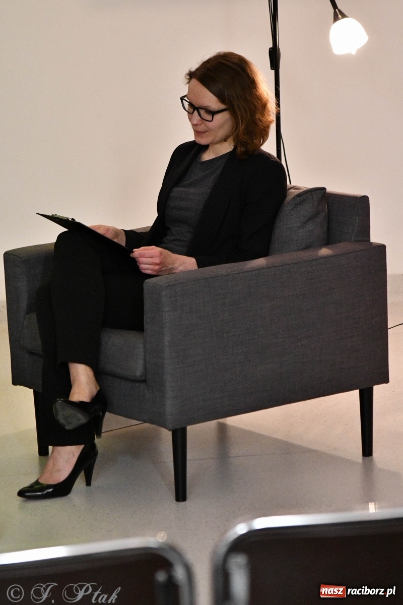 Zdjęcie w galerii na portalu naszraciborz.pl: Piotr Lipiński spotkał się z czytelnikami w raciborskiej książnicy [FOTO] wiadomości z regionu