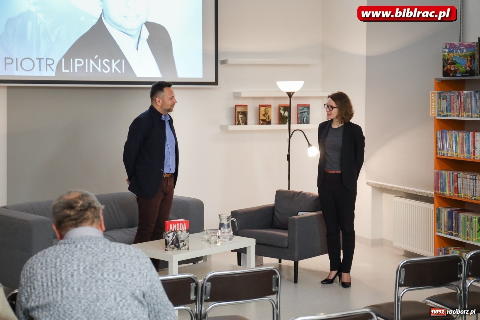 Zdjęcie w galerii na portalu naszraciborz.pl: Piotr Lipiński spotkał się z czytelnikami w raciborskiej książnicy [FOTO] wiadomości z regionu