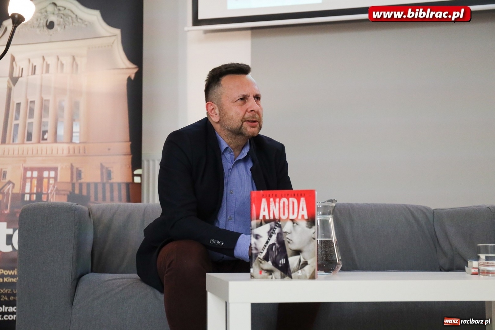 Zdjęcie w galerii na portalu naszraciborz.pl: Piotr Lipiński spotkał się z czytelnikami w raciborskiej książnicy [FOTO] wiadomości z regionu