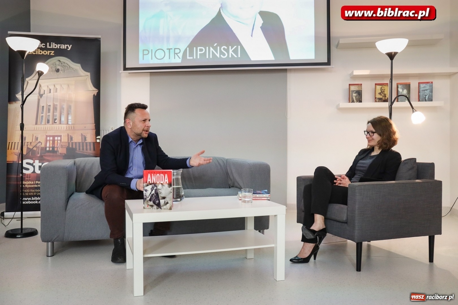 Zdjęcie w galerii na portalu naszraciborz.pl: Piotr Lipiński spotkał się z czytelnikami w raciborskiej książnicy [FOTO] wiadomości z regionu