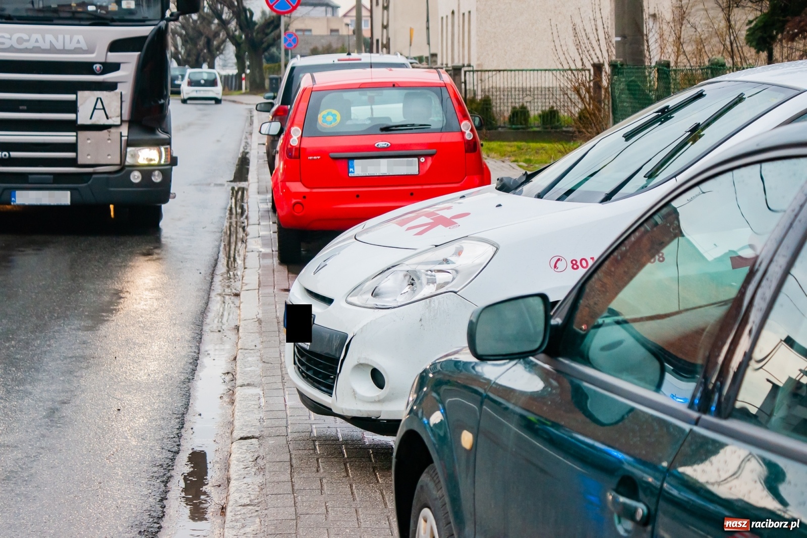 Zdjęcie w galerii na portalu naszraciborz.pl: Zderzenie renault i autobusu PKS [FOTO] wiadomości z regionu