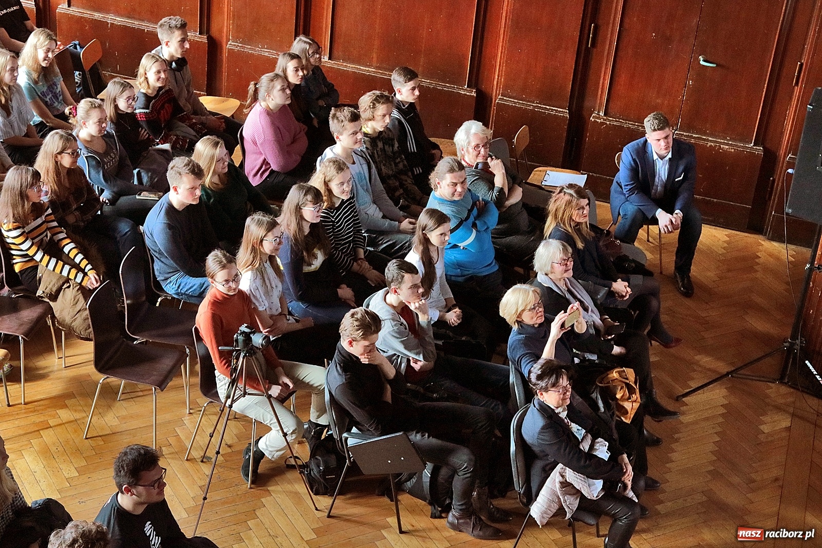 Zdjęcie w galerii na portalu naszraciborz.pl: Ekspert Banku Światowego gościł w I LO wiadomości z regionu