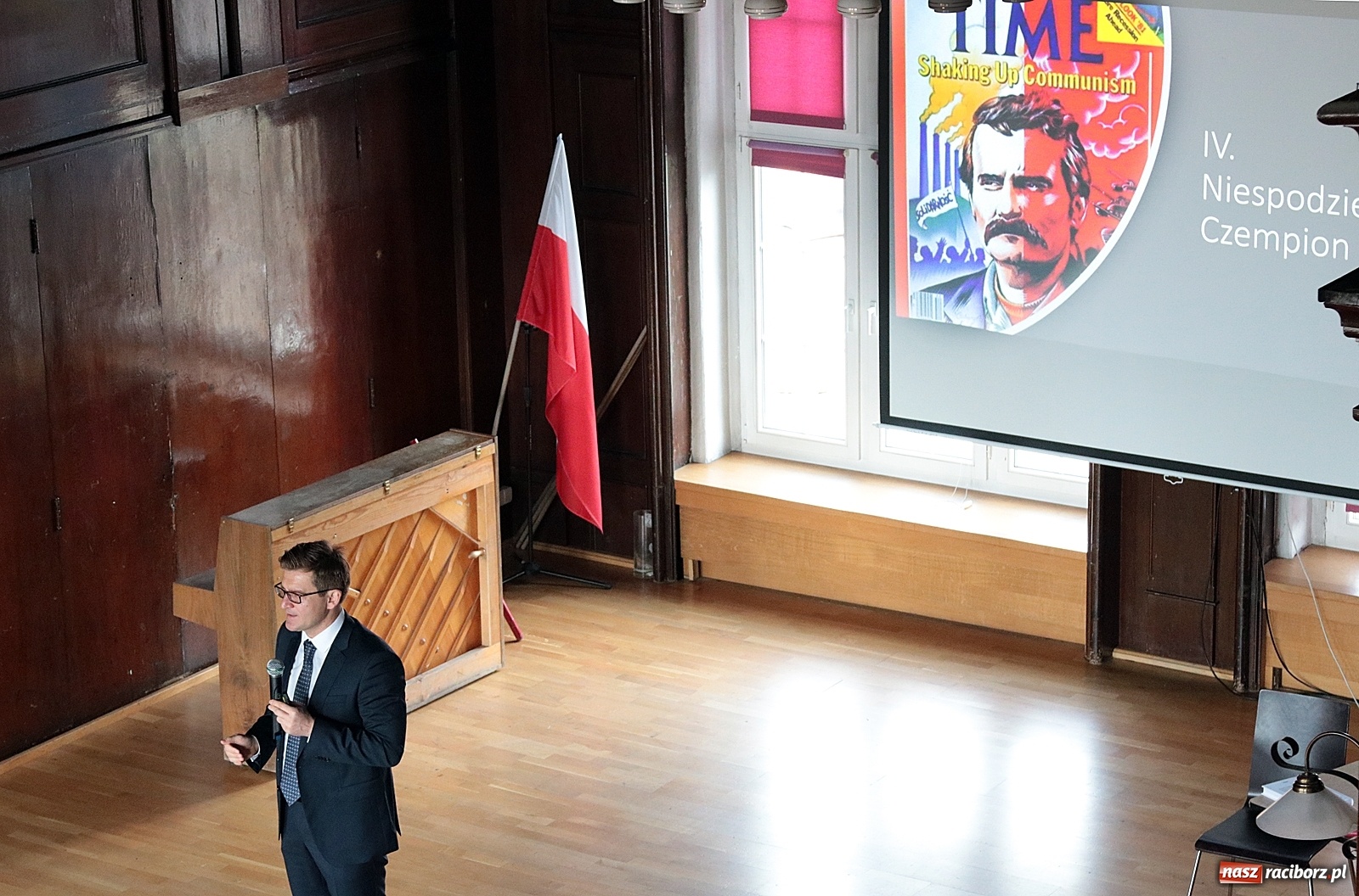 Zdjęcie w galerii na portalu naszraciborz.pl: Ekspert Banku Światowego gościł w I LO wiadomości z regionu