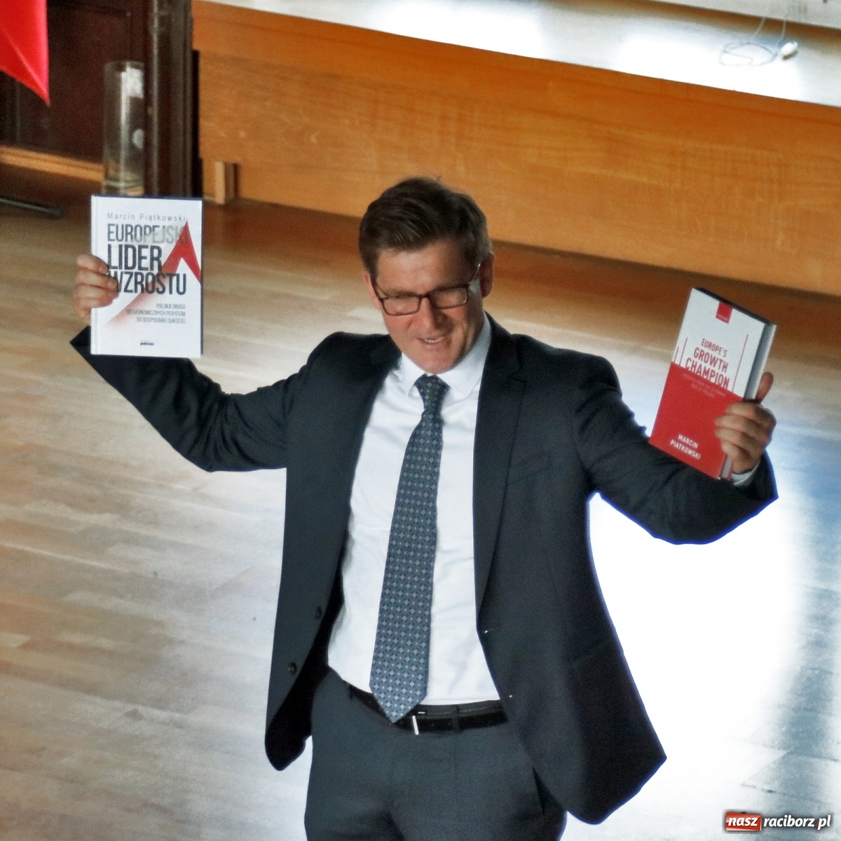 Zdjęcie w galerii na portalu naszraciborz.pl: Ekspert Banku Światowego gościł w I LO wiadomości z regionu