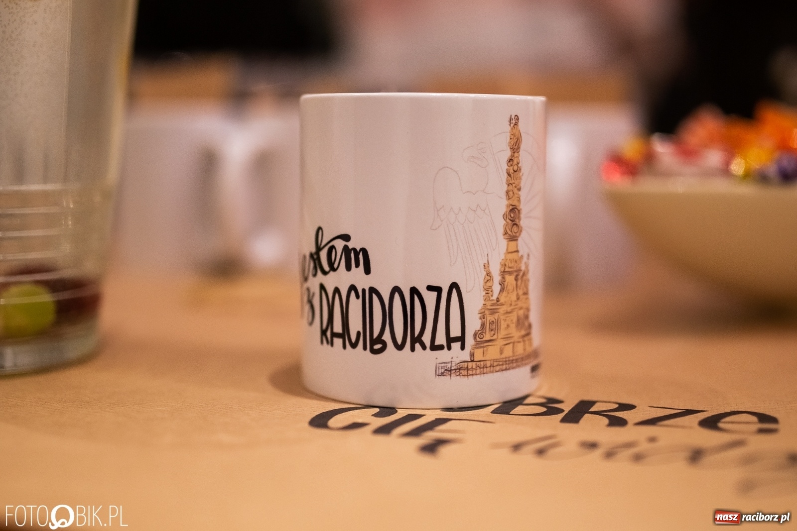 Zdjęcie w galerii na portalu naszraciborz.pl: Julia Anna Maluje Racibórz w Galerii OBOK wiadomości z regionu