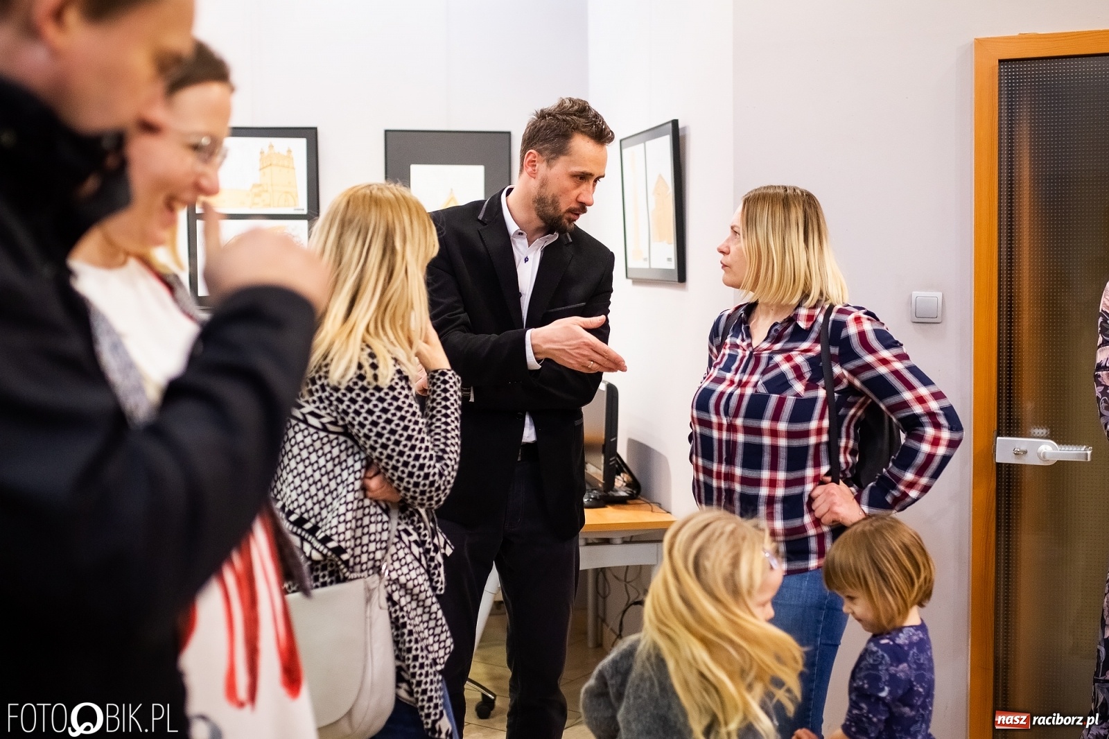 Zdjęcie w galerii na portalu naszraciborz.pl: Julia Anna Maluje Racibórz w Galerii OBOK wiadomości z regionu