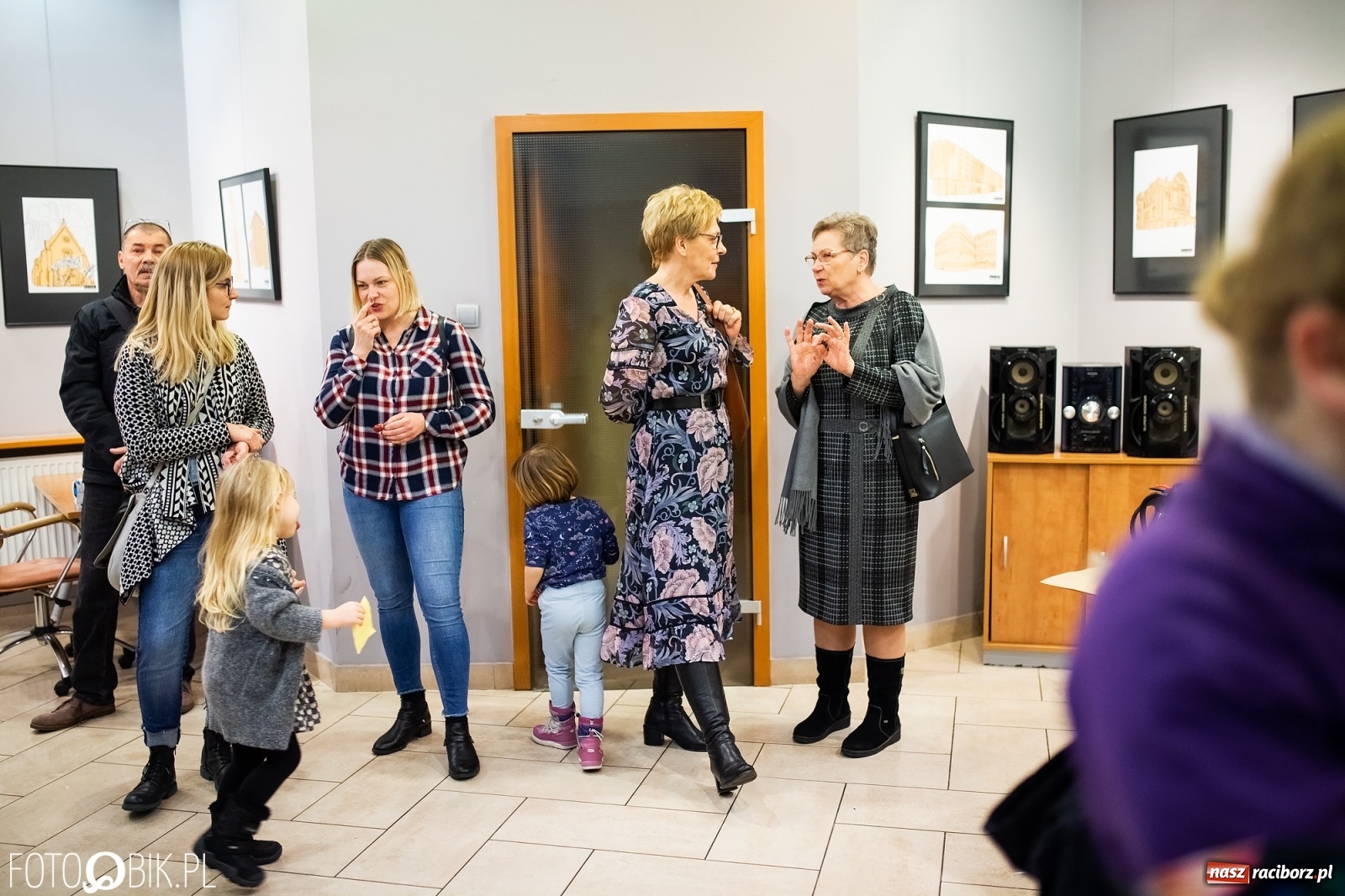 Zdjęcie w galerii na portalu naszraciborz.pl: Julia Anna Maluje Racibórz w Galerii OBOK wiadomości z regionu