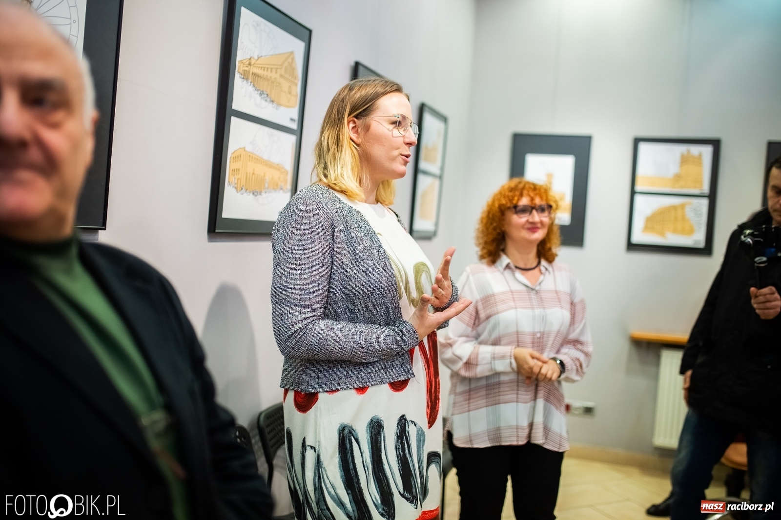 Zdjęcie w galerii na portalu naszraciborz.pl: Julia Anna Maluje Racibórz w Galerii OBOK wiadomości z regionu