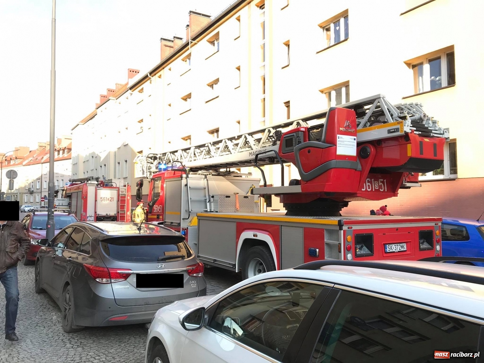 Zdjęcie w galerii na portalu naszraciborz.pl: Raport 998. Akcja strażaków na Browarnej. Matka i jej córeczka potrzebowały pomocy [FOTO] wiadomości z regionu