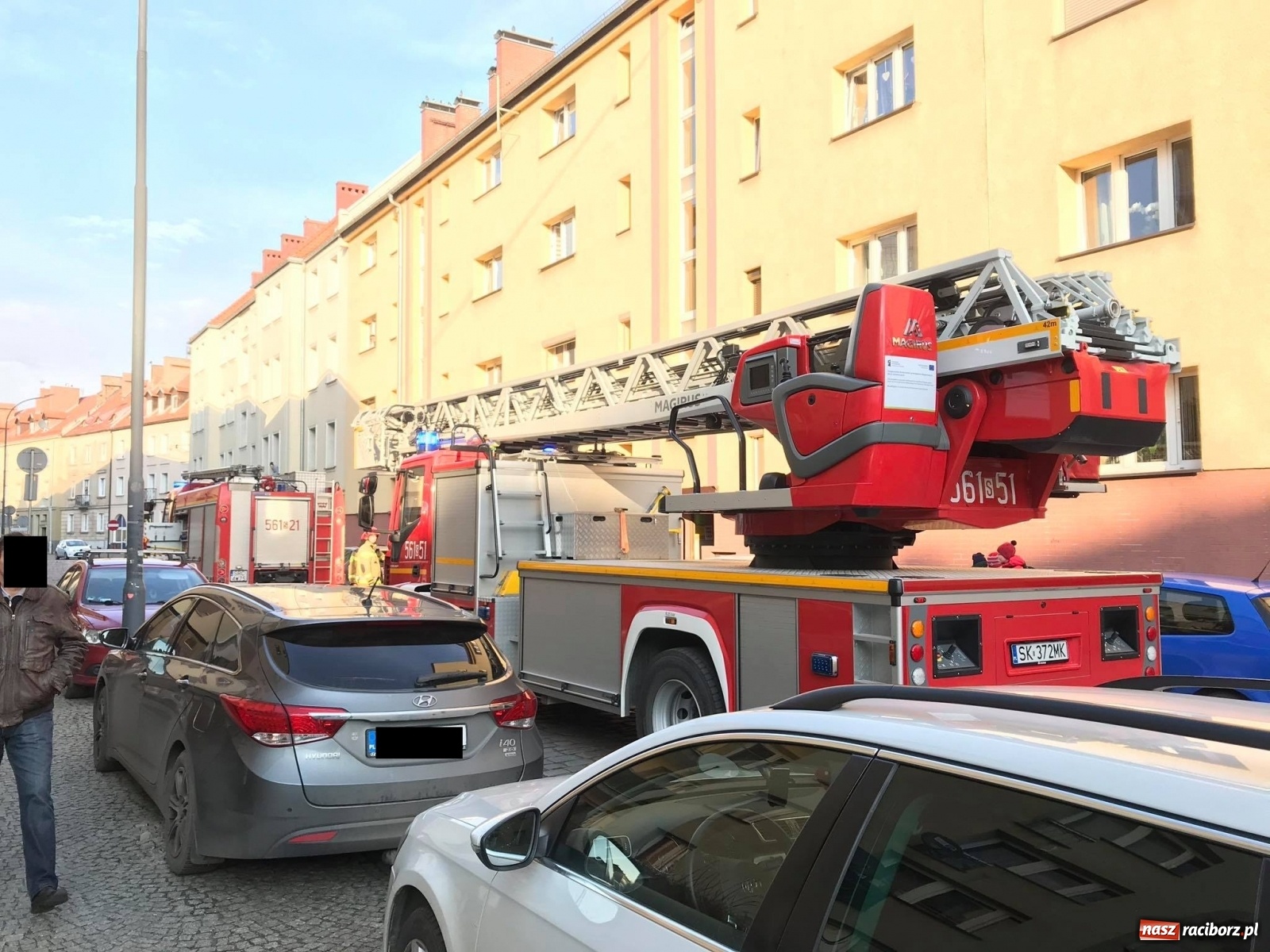 Zdjęcie w galerii na portalu naszraciborz.pl: Raport 998. Akcja strażaków na Browarnej. Matka i jej córeczka potrzebowały pomocy [FOTO] wiadomości z regionu