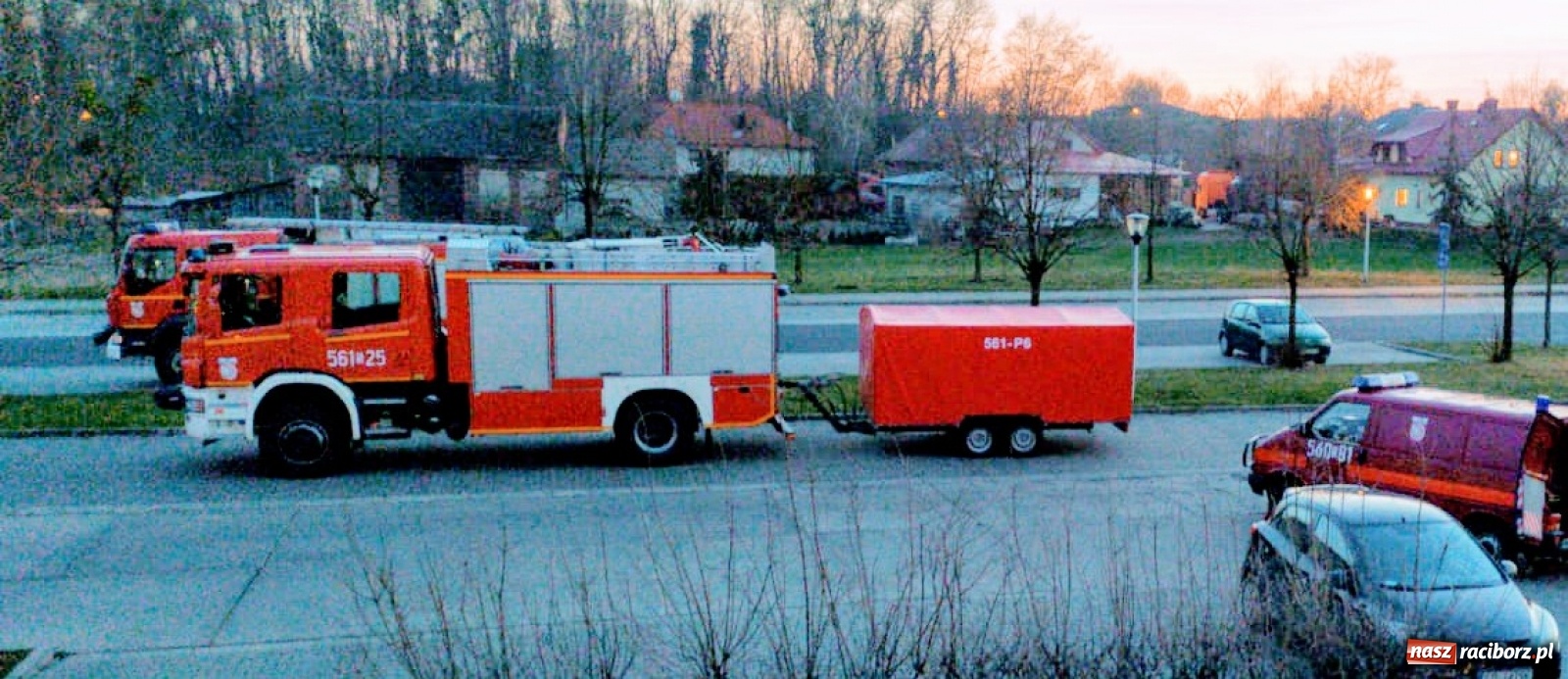 Zdjęcie w galerii na portalu naszraciborz.pl: Teren wokół szpitala z ograniczonym dostępem. Strażacy rozłożyli namioty [FOTO] wiadomości z regionu