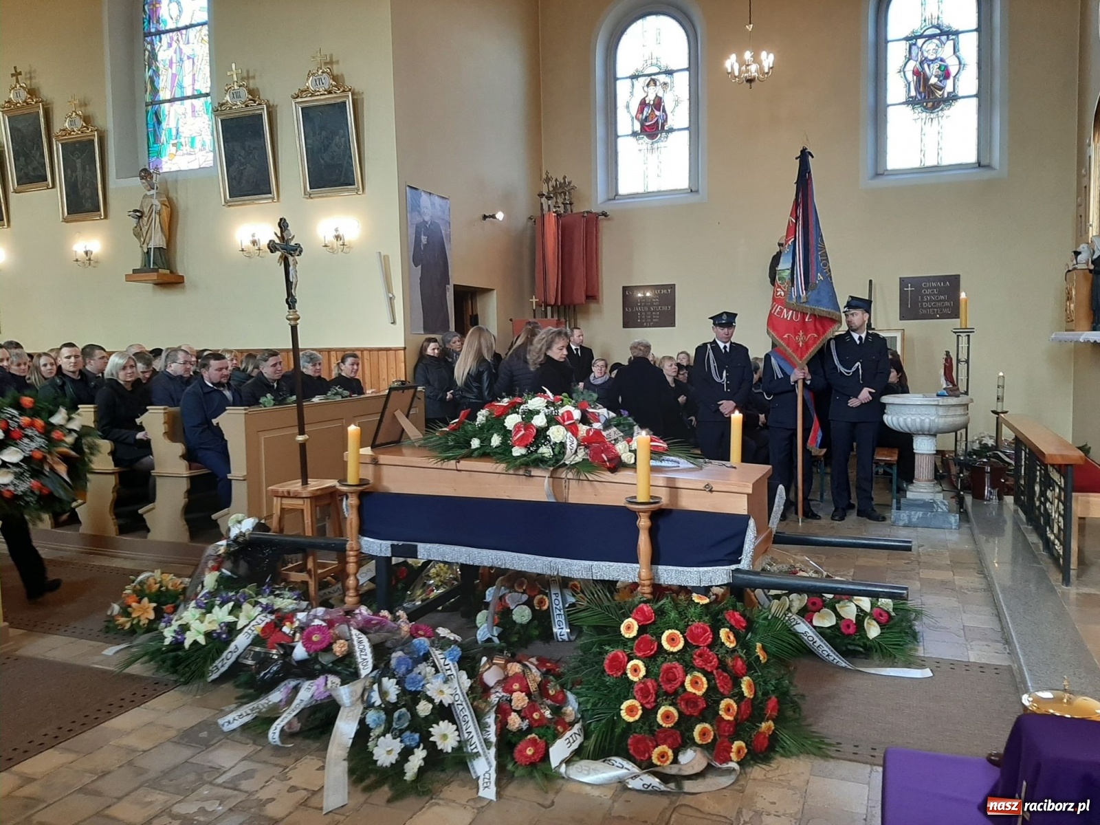 Zdjęcie w galerii na portalu naszraciborz.pl: Ostatnie pożegnanie śp. Bertolda Fichny [FOTO i WIDEO] wiadomości z regionu