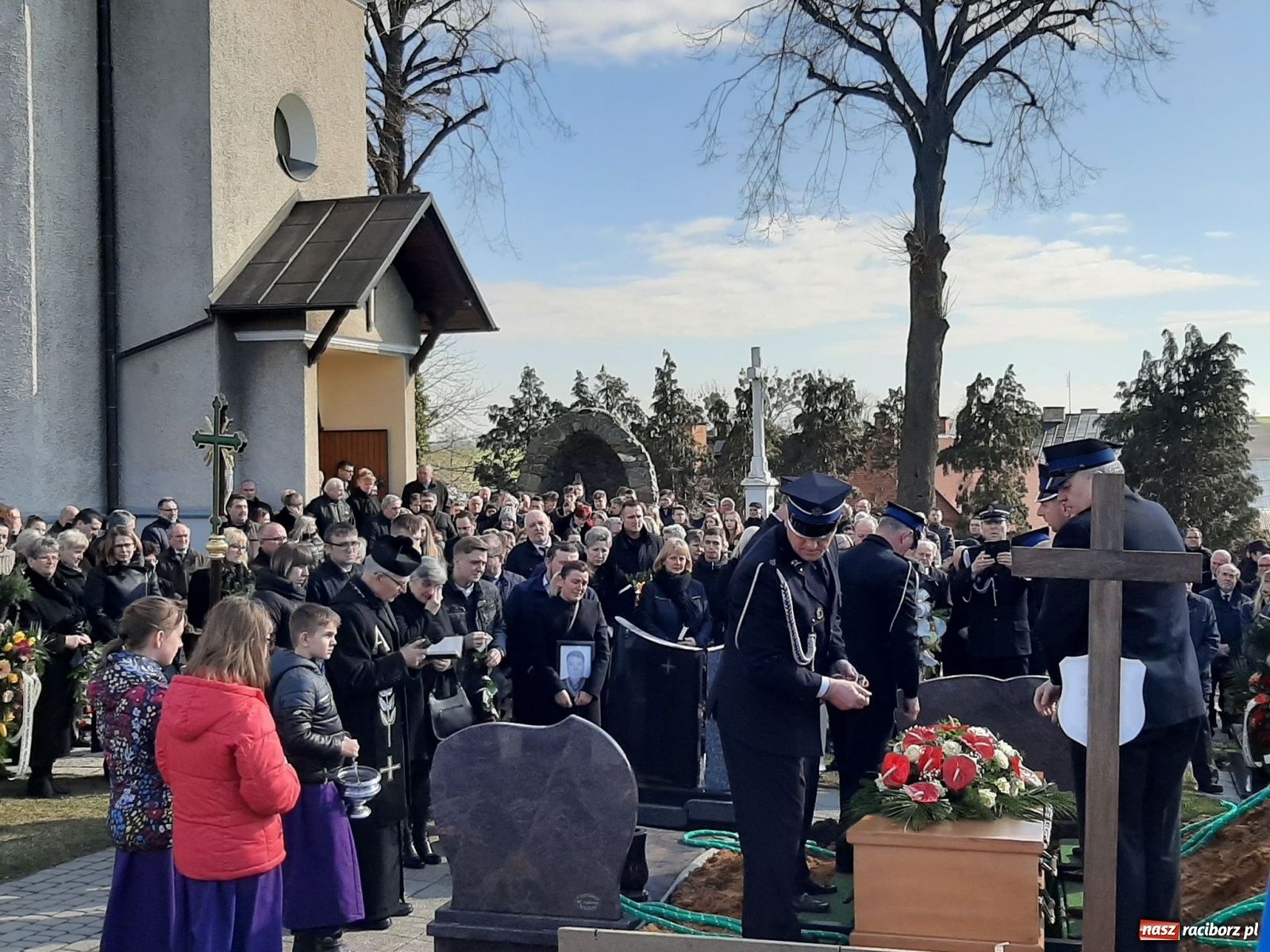 Zdjęcie w galerii na portalu naszraciborz.pl: Ostatnie pożegnanie śp. Bertolda Fichny [FOTO i WIDEO] wiadomości z regionu