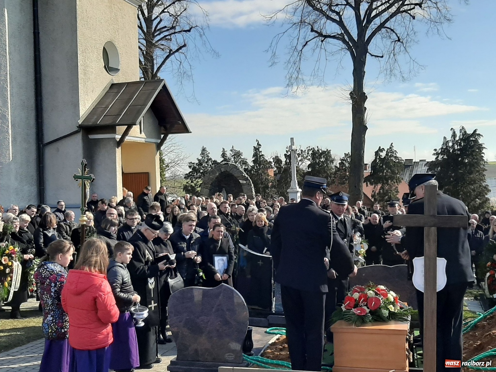 Zdjęcie w galerii na portalu naszraciborz.pl: Ostatnie pożegnanie śp. Bertolda Fichny [FOTO i WIDEO] wiadomości z regionu
