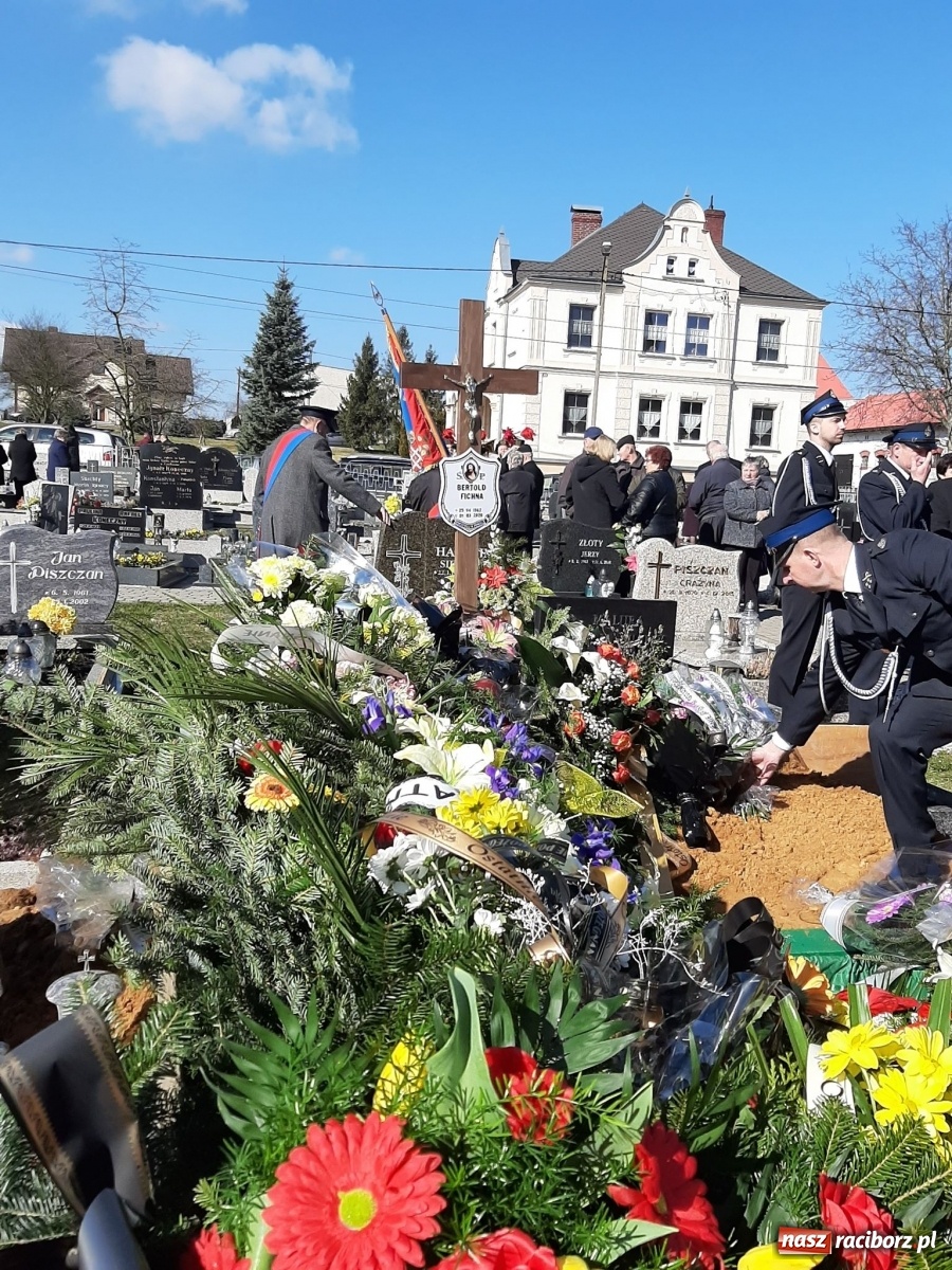 Zdjęcie w galerii na portalu naszraciborz.pl: Ostatnie pożegnanie śp. Bertolda Fichny [FOTO i WIDEO] wiadomości z regionu