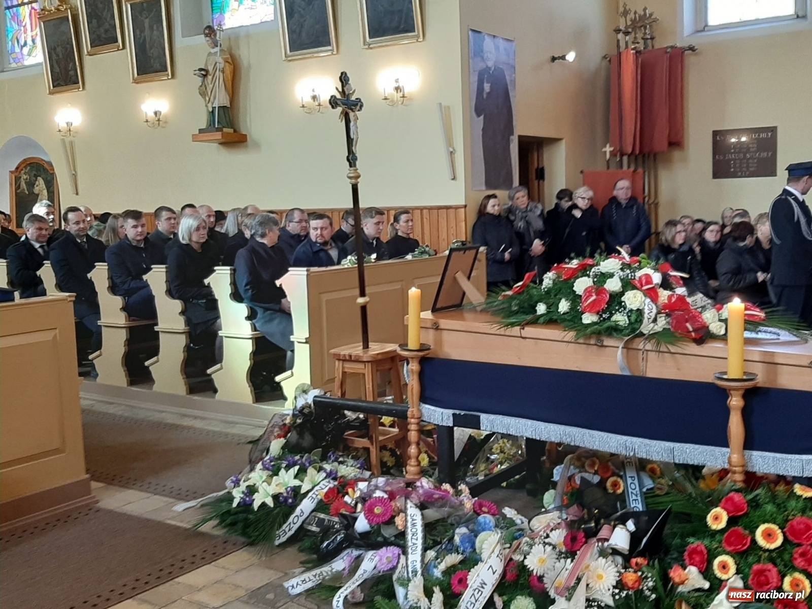 Zdjęcie w galerii na portalu naszraciborz.pl: Ostatnie pożegnanie śp. Bertolda Fichny [FOTO i WIDEO] wiadomości z regionu