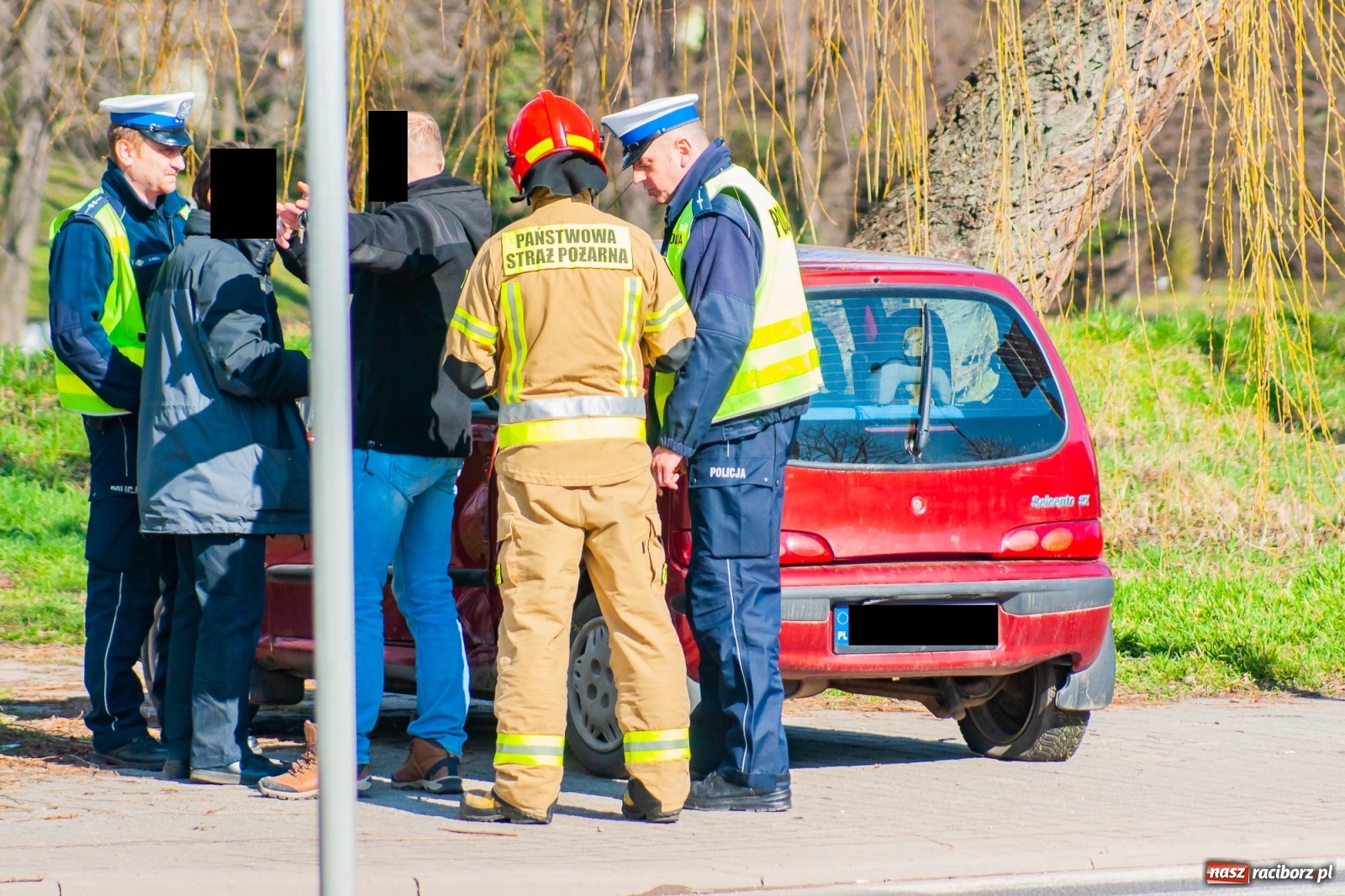 Zdjęcie w galerii na portalu naszraciborz.pl: Raport 998. Seicento i volvo zderzyły się na Reymonta wiadomości z regionu