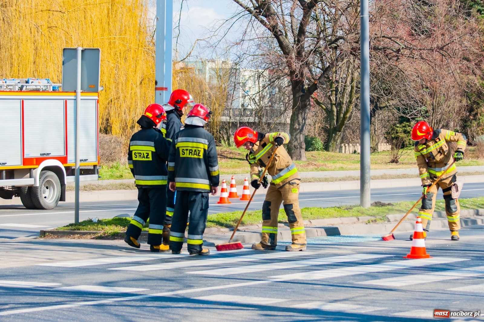 Zdjęcie w galerii na portalu naszraciborz.pl: Raport 998. Seicento i volvo zderzyły się na Reymonta wiadomości z regionu