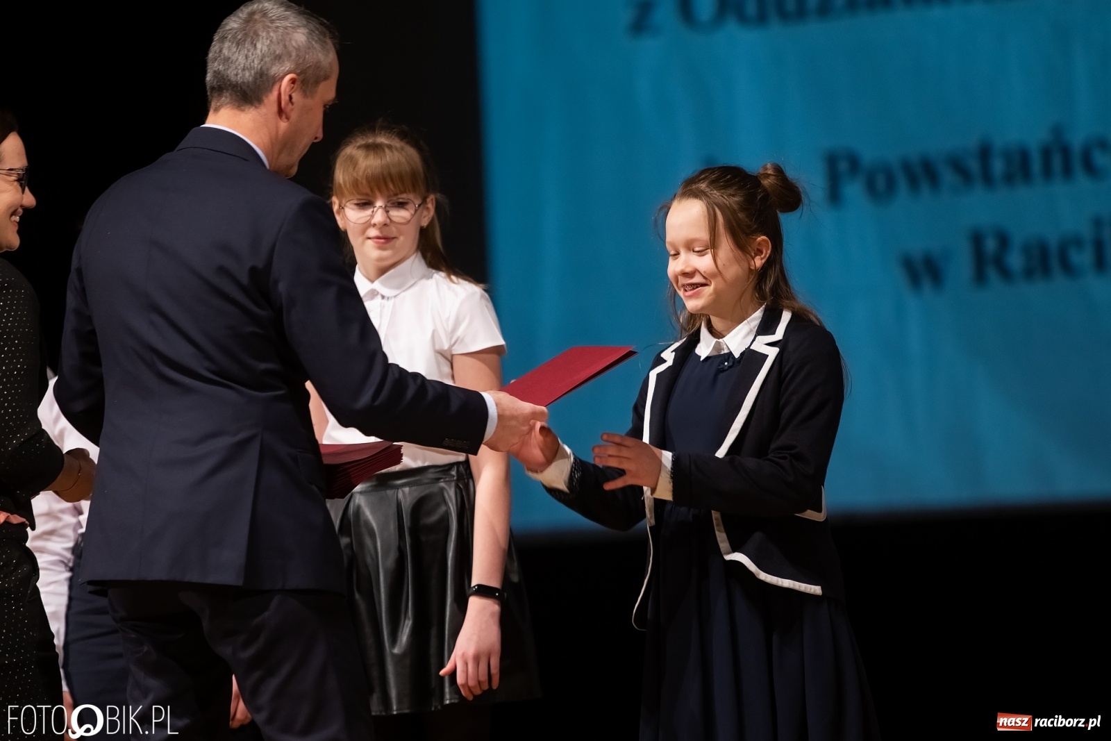 Zdjęcie w galerii na portalu naszraciborz.pl: Stypendia dla najlepszych uczniów raciborskich szkół rozdane wiadomości z regionu