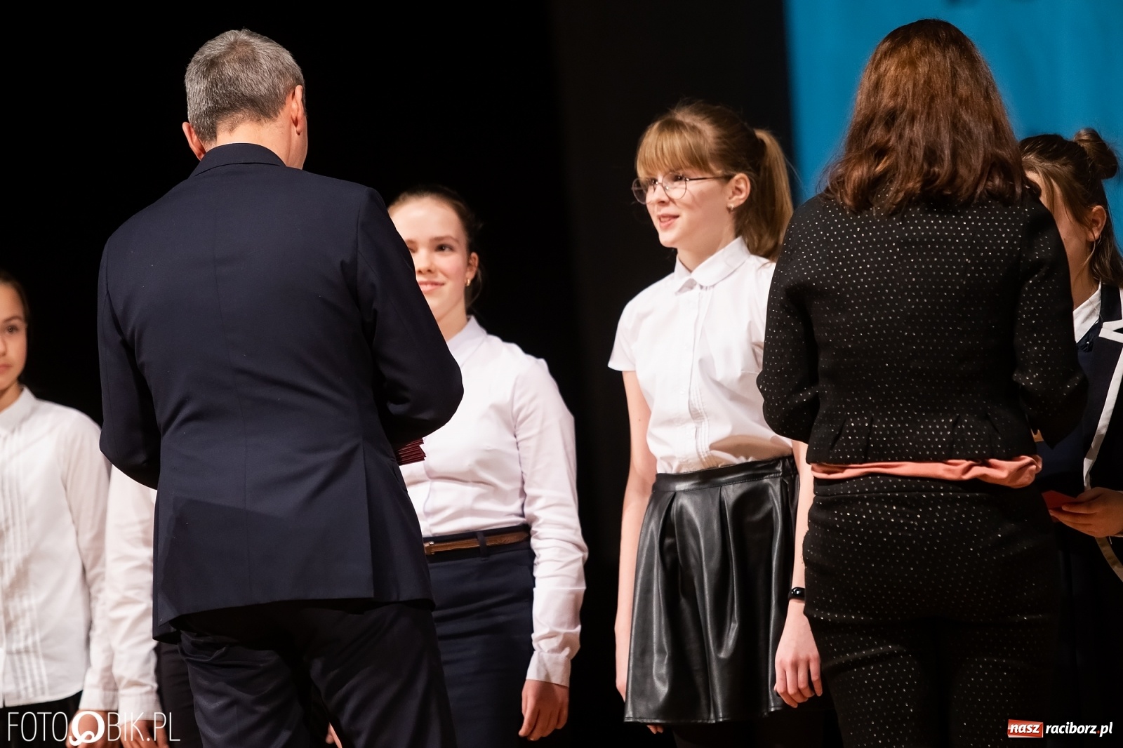 Zdjęcie w galerii na portalu naszraciborz.pl: Stypendia dla najlepszych uczniów raciborskich szkół rozdane wiadomości z regionu