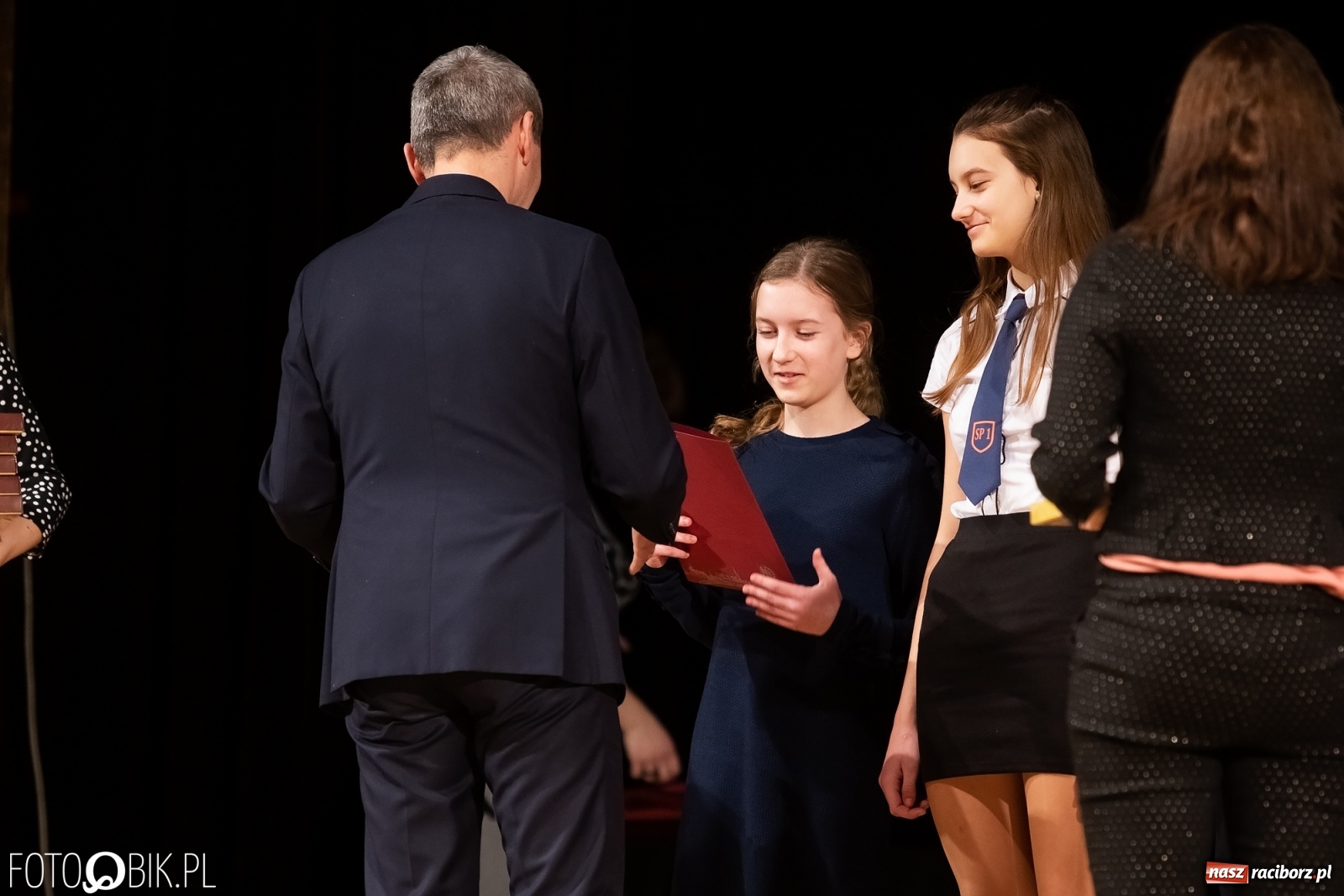 Zdjęcie w galerii na portalu naszraciborz.pl: Stypendia dla najlepszych uczniów raciborskich szkół rozdane wiadomości z regionu