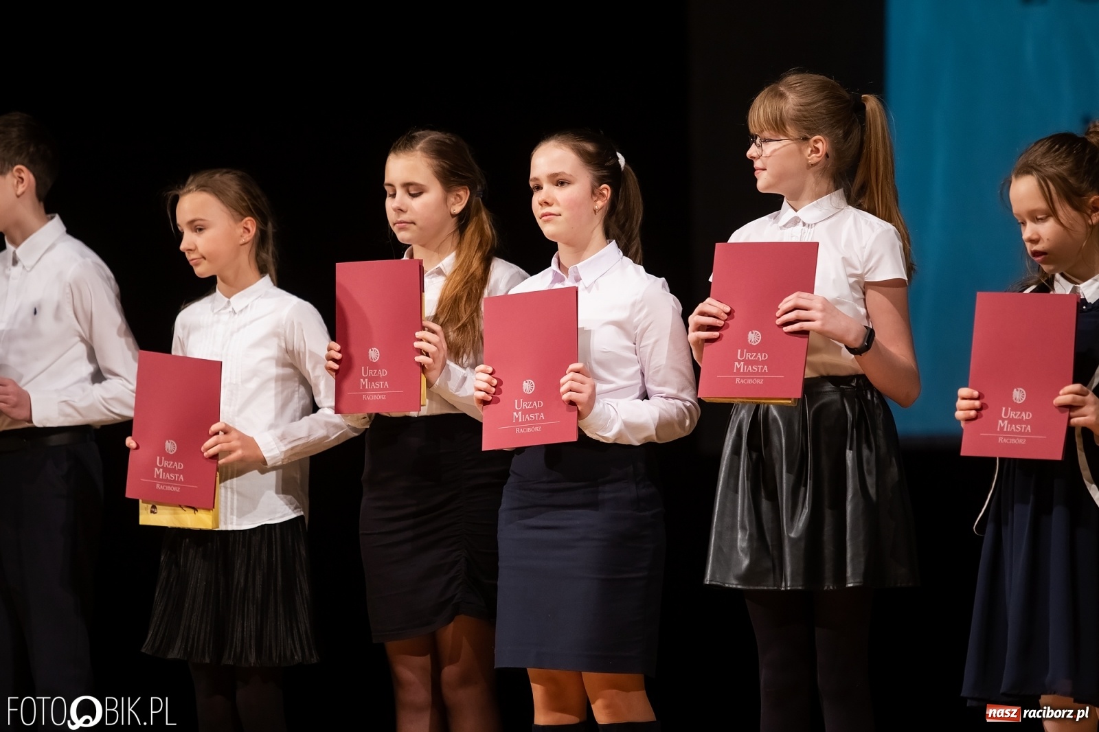 Zdjęcie w galerii na portalu naszraciborz.pl: Stypendia dla najlepszych uczniów raciborskich szkół rozdane wiadomości z regionu