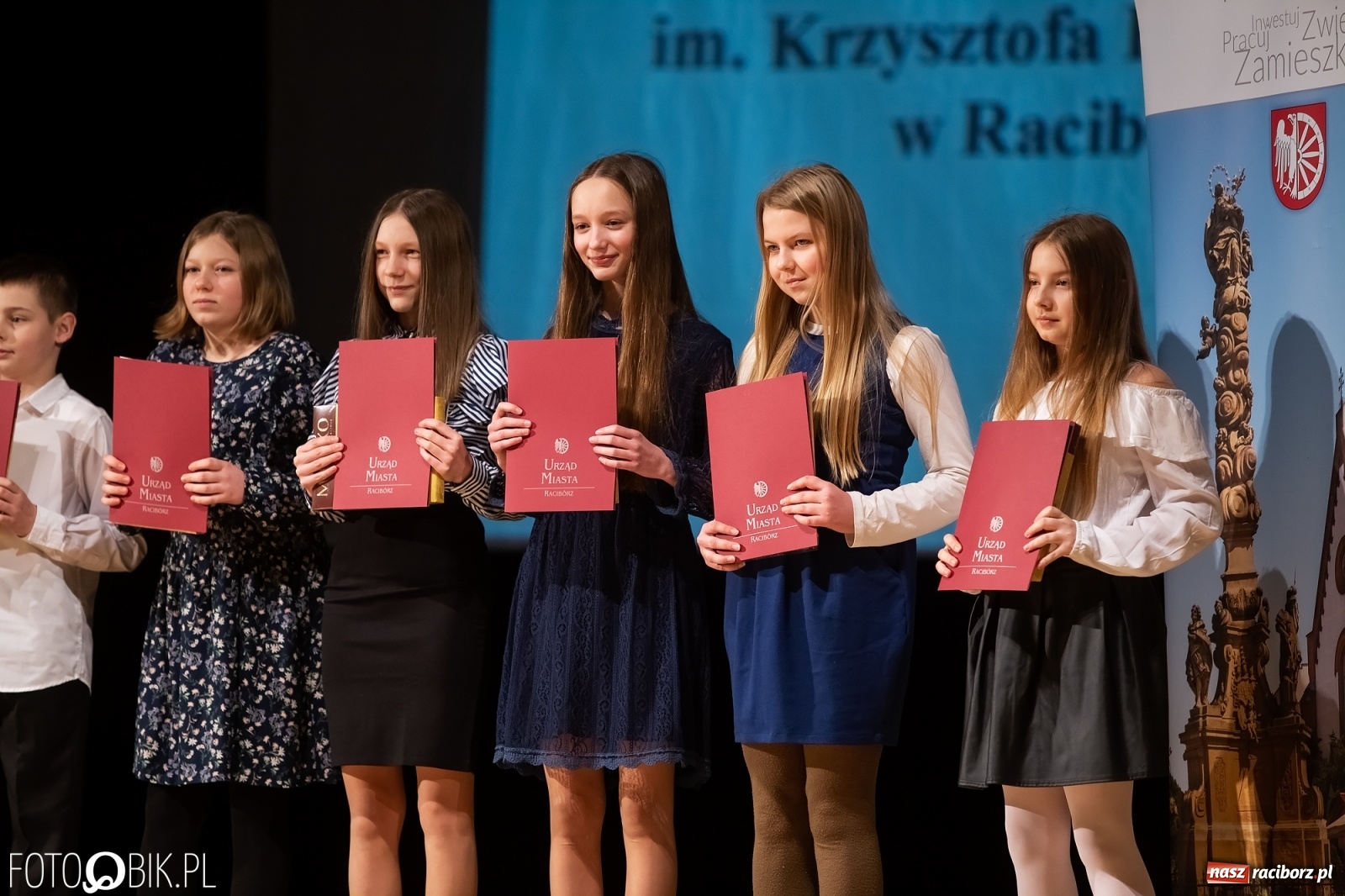 Zdjęcie w galerii na portalu naszraciborz.pl: Stypendia dla najlepszych uczniów raciborskich szkół rozdane wiadomości z regionu