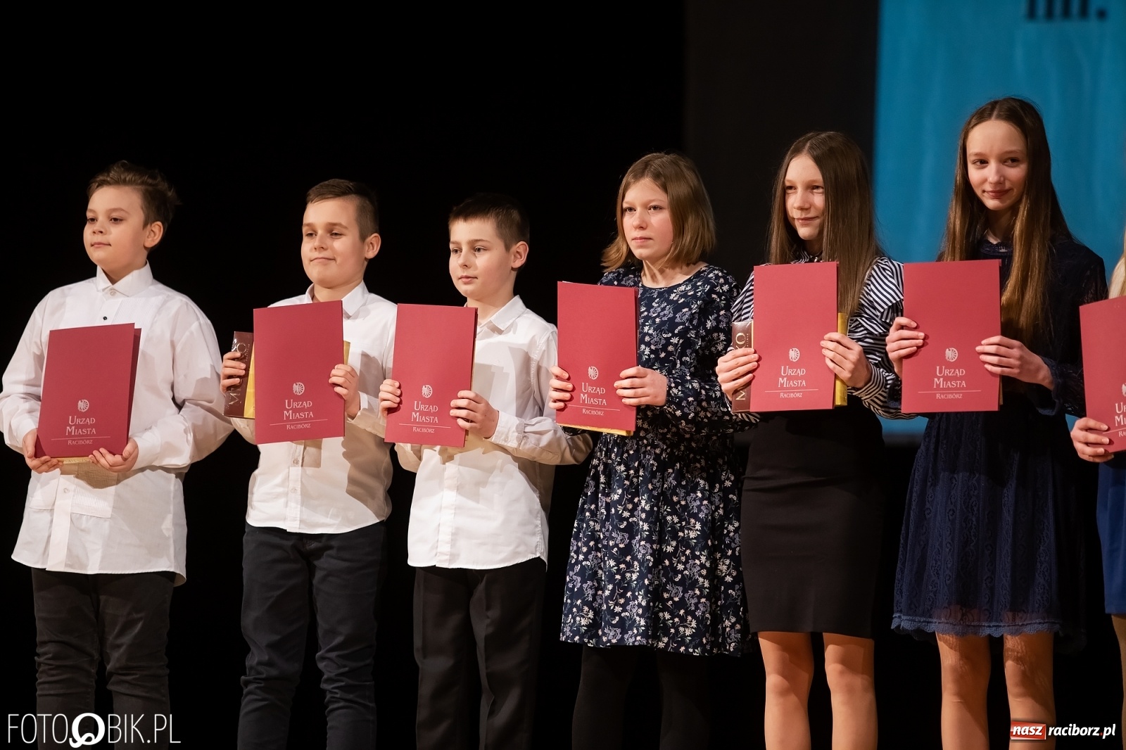 Zdjęcie w galerii na portalu naszraciborz.pl: Stypendia dla najlepszych uczniów raciborskich szkół rozdane wiadomości z regionu