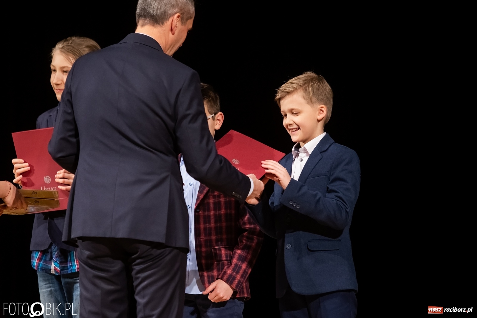 Zdjęcie w galerii na portalu naszraciborz.pl: Stypendia dla najlepszych uczniów raciborskich szkół rozdane wiadomości z regionu