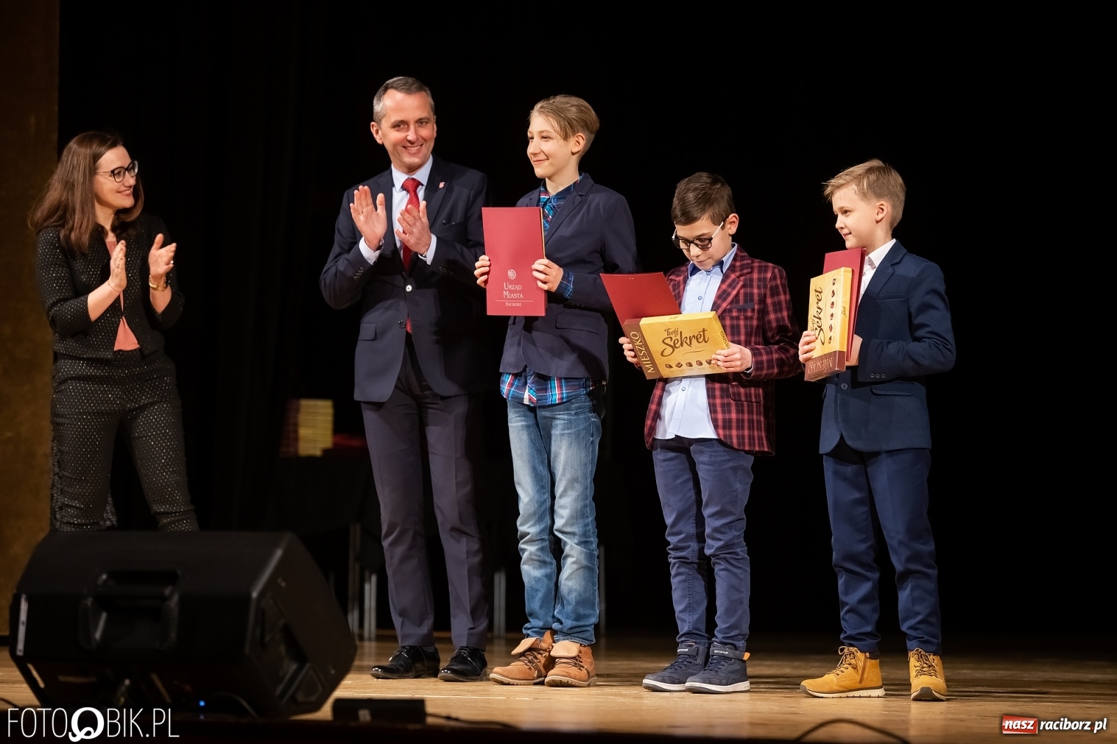 Zdjęcie w galerii na portalu naszraciborz.pl: Stypendia dla najlepszych uczniów raciborskich szkół rozdane wiadomości z regionu