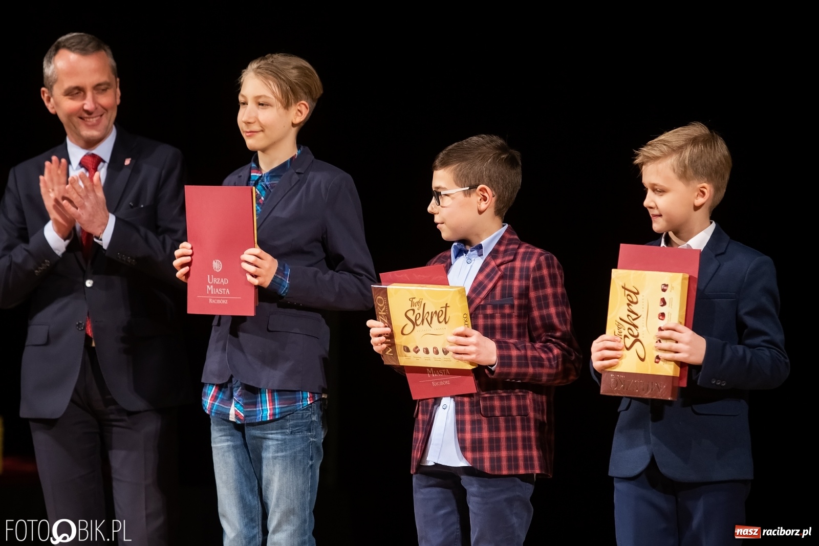 Zdjęcie w galerii na portalu naszraciborz.pl: Stypendia dla najlepszych uczniów raciborskich szkół rozdane wiadomości z regionu