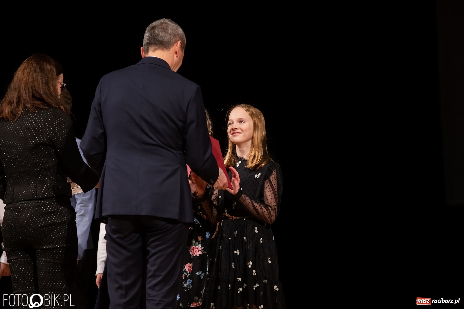 Zdjęcie w galerii na portalu naszraciborz.pl: Stypendia dla najlepszych uczniów raciborskich szkół rozdane wiadomości z regionu