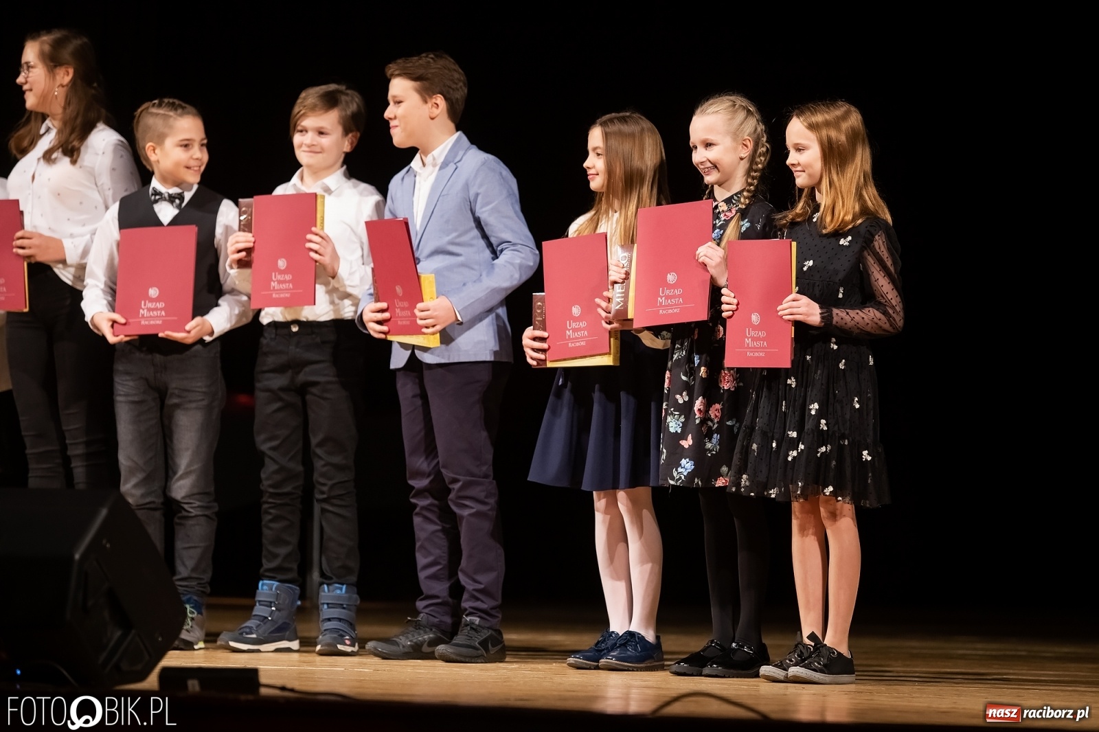 Zdjęcie w galerii na portalu naszraciborz.pl: Stypendia dla najlepszych uczniów raciborskich szkół rozdane wiadomości z regionu