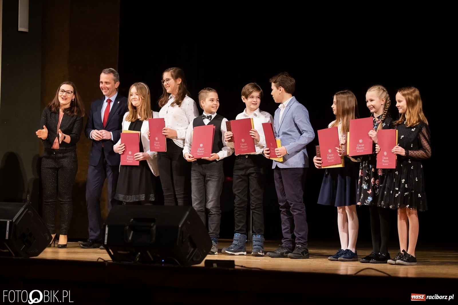 Zdjęcie w galerii na portalu naszraciborz.pl: Stypendia dla najlepszych uczniów raciborskich szkół rozdane wiadomości z regionu