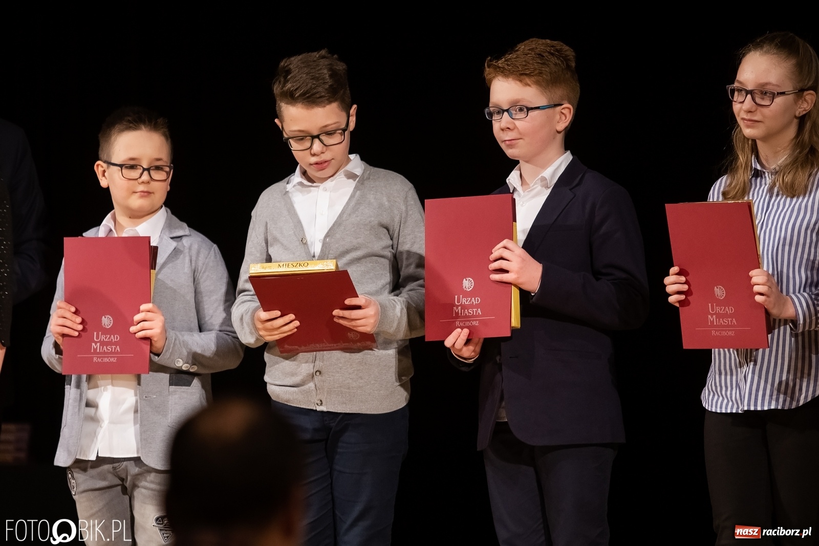 Zdjęcie w galerii na portalu naszraciborz.pl: Stypendia dla najlepszych uczniów raciborskich szkół rozdane wiadomości z regionu