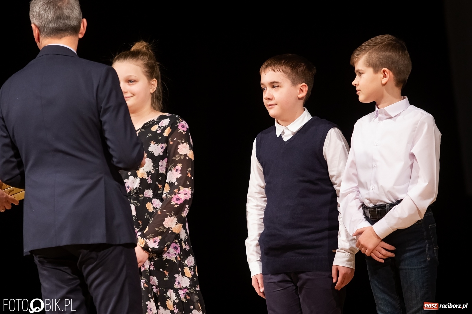 Zdjęcie w galerii na portalu naszraciborz.pl: Stypendia dla najlepszych uczniów raciborskich szkół rozdane wiadomości z regionu