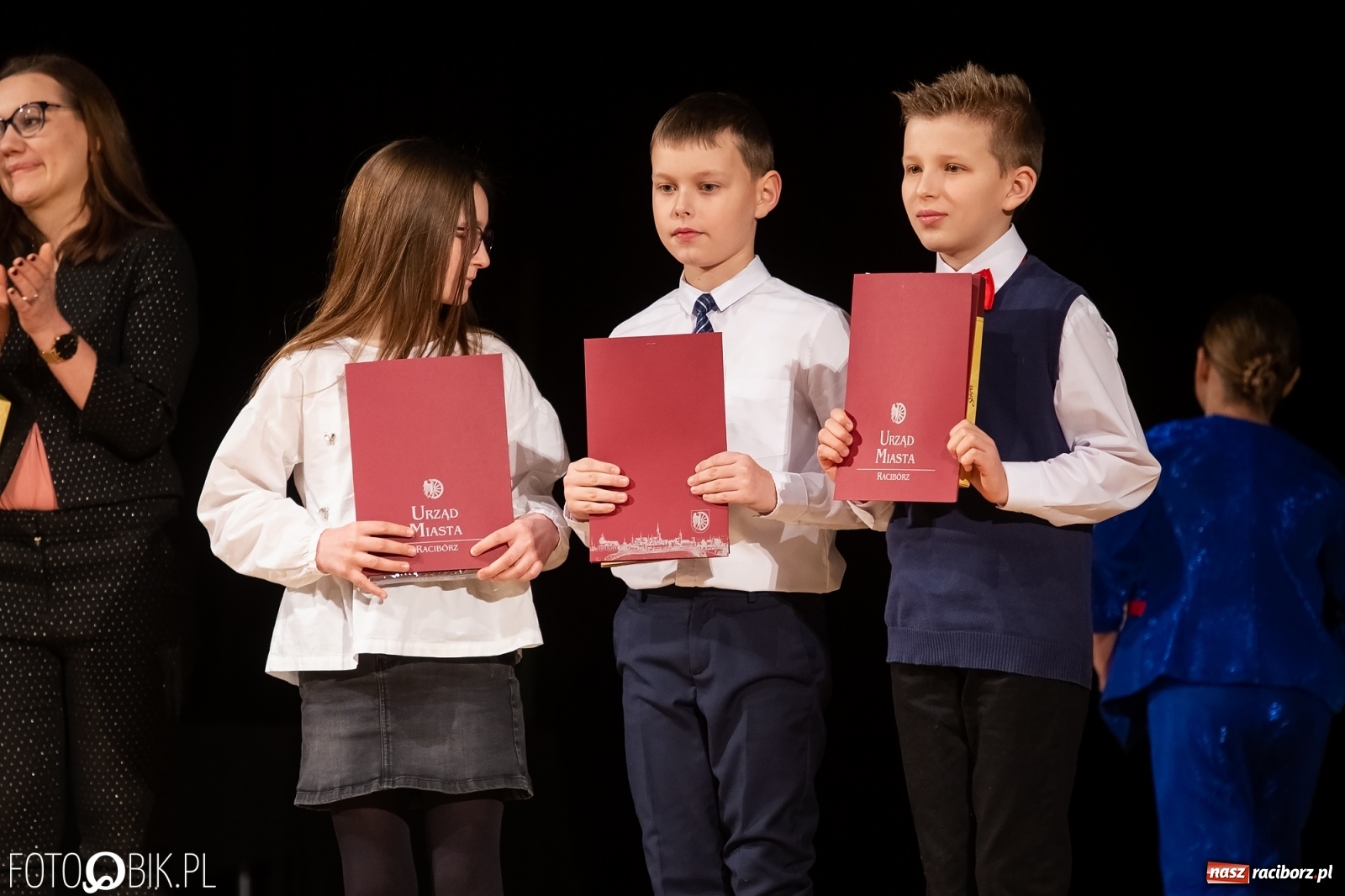 Zdjęcie w galerii na portalu naszraciborz.pl: Stypendia dla najlepszych uczniów raciborskich szkół rozdane wiadomości z regionu