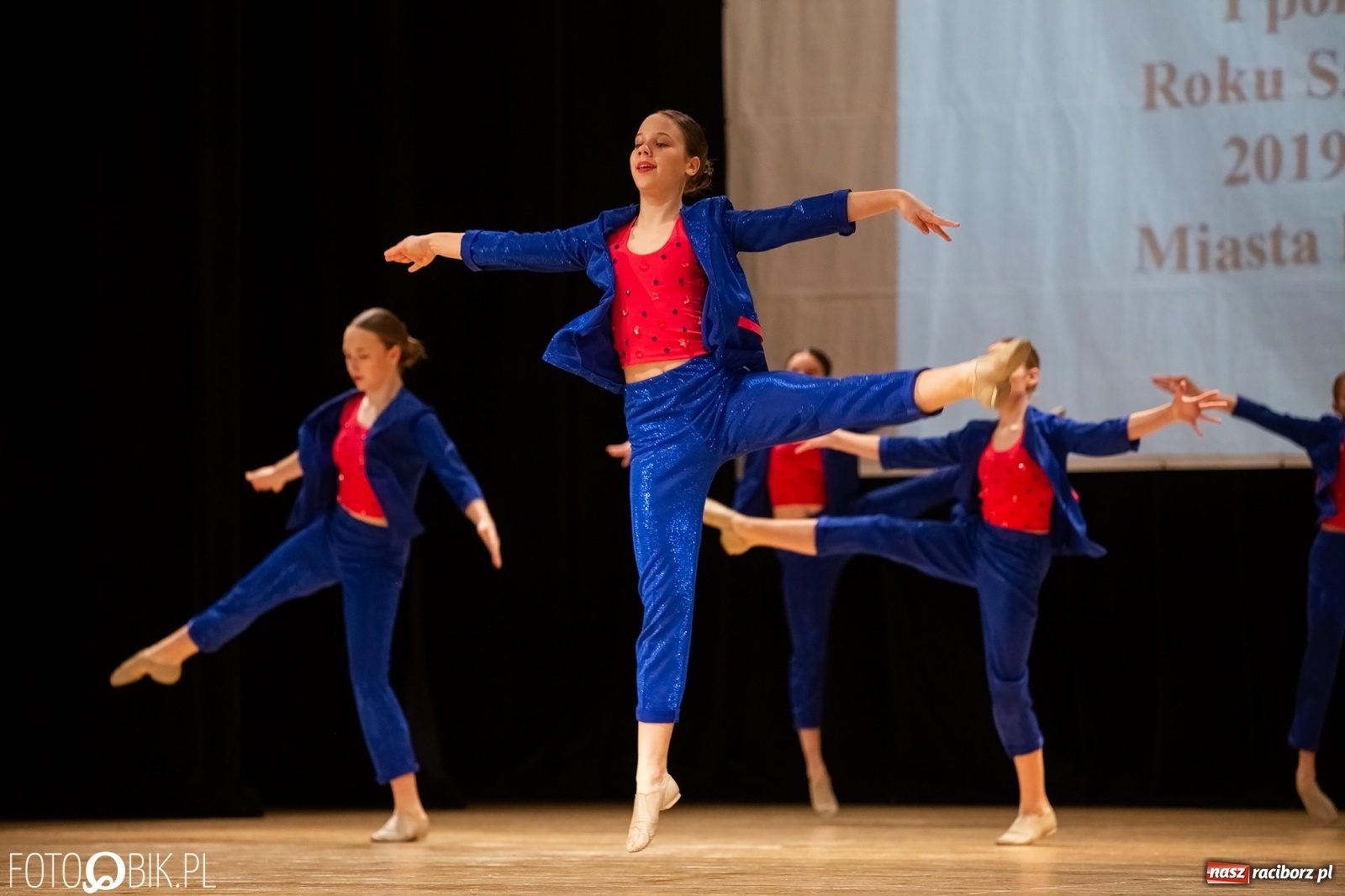 Zdjęcie w galerii na portalu naszraciborz.pl: Stypendia dla najlepszych uczniów raciborskich szkół rozdane wiadomości z regionu