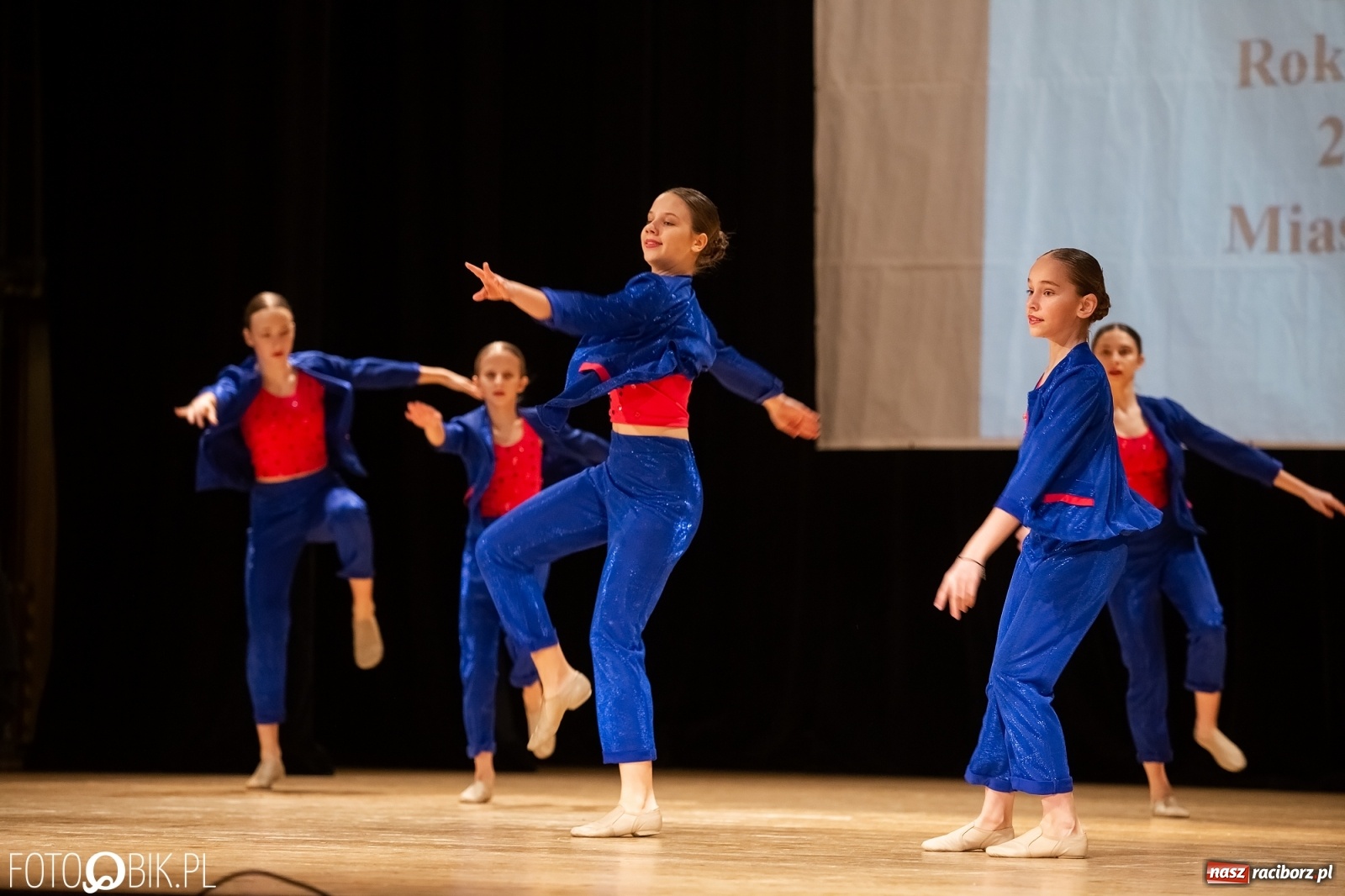 Zdjęcie w galerii na portalu naszraciborz.pl: Stypendia dla najlepszych uczniów raciborskich szkół rozdane wiadomości z regionu