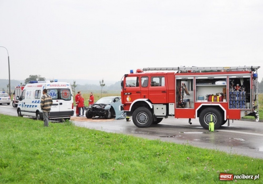 Zdjęcie w galerii na portalu naszraciborz.pl: Kraksa na Piaskowej, znów przy zakręcie wiadomości z regionu
